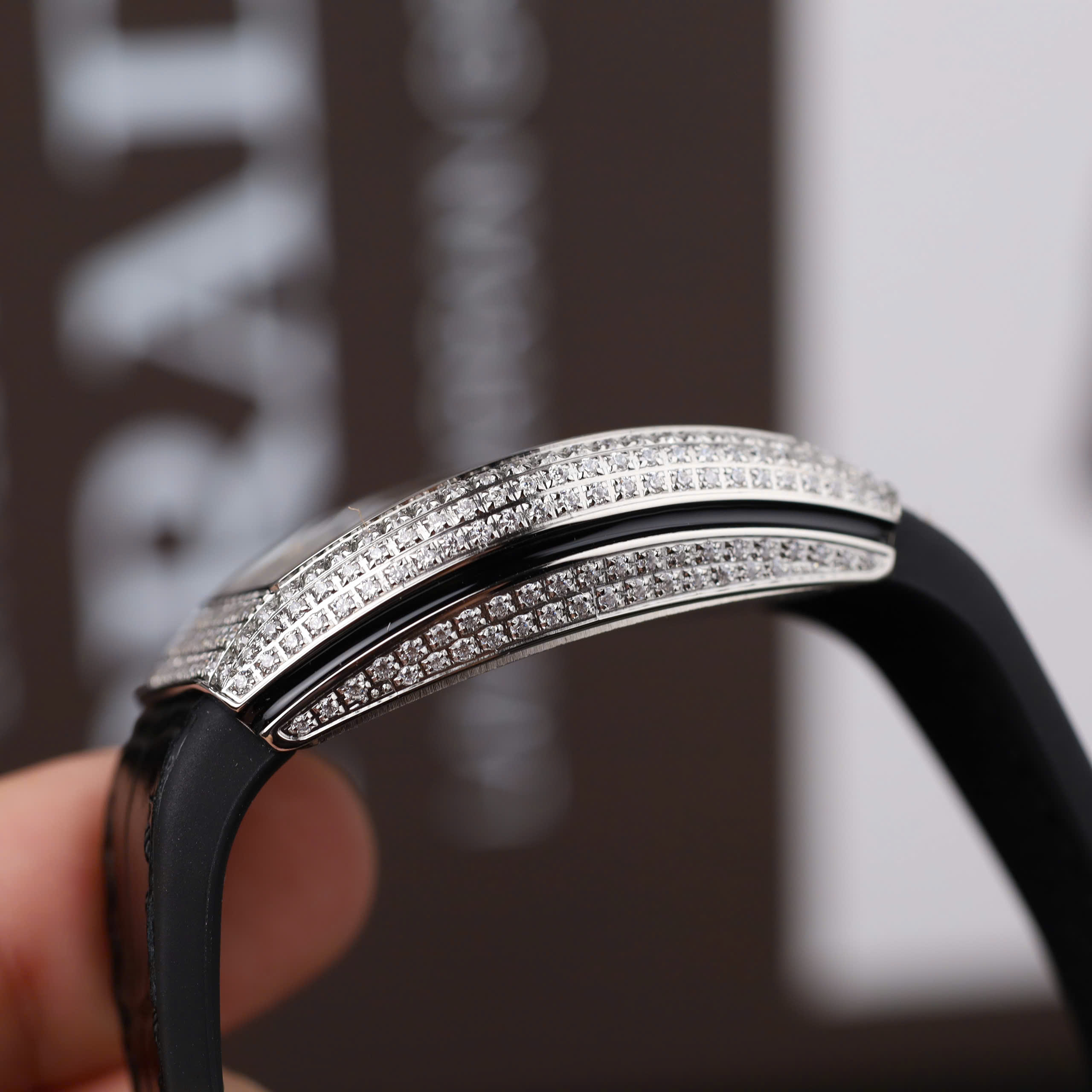 Franck Muller V32 Good Imitation Watch White Dial Rhinestone Case Rubber Strap ABF Factory 36mm (5)