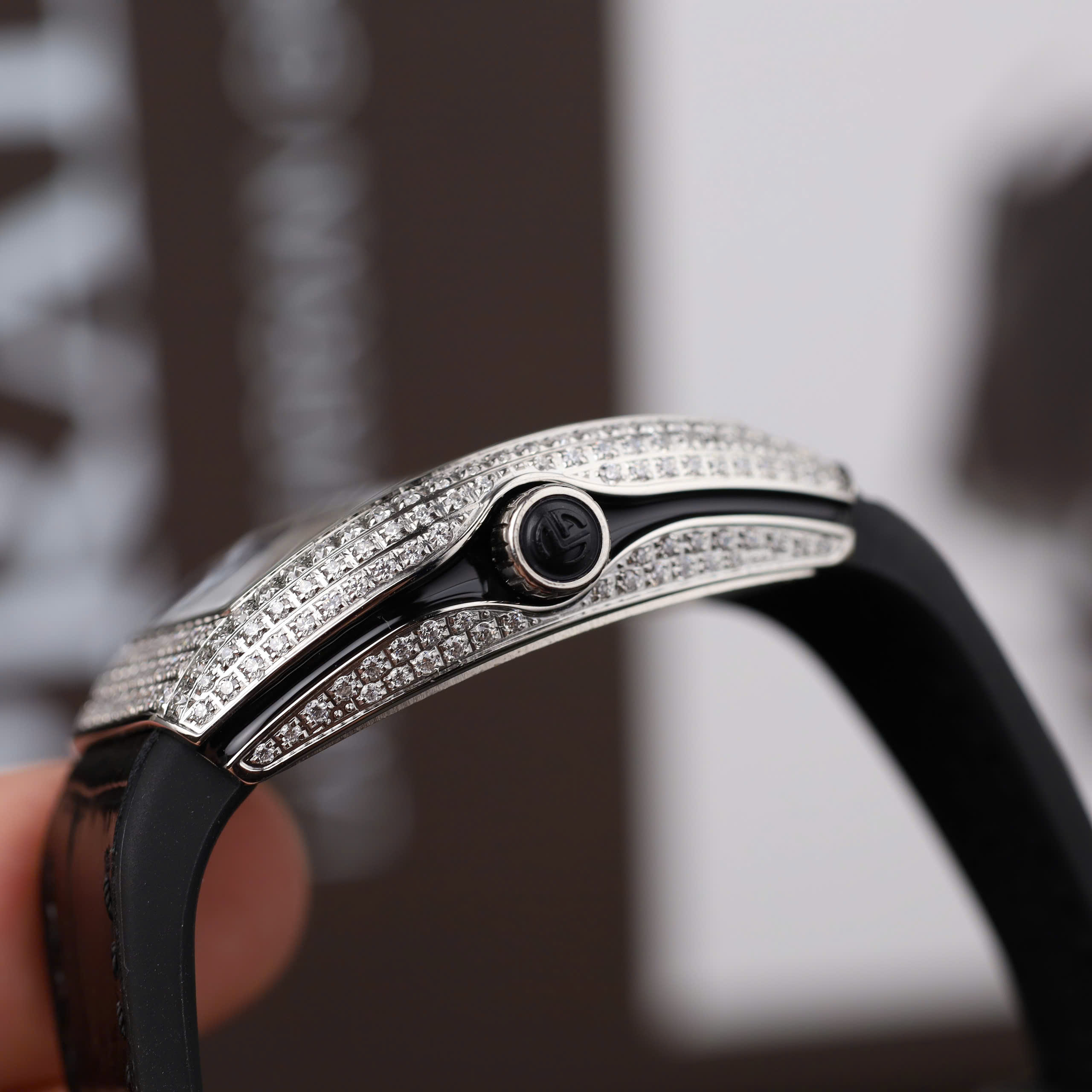 Franck Muller V32 Good Imitation Watch White Dial Rhinestone Case Rubber Strap ABF Factory 36mm (6)