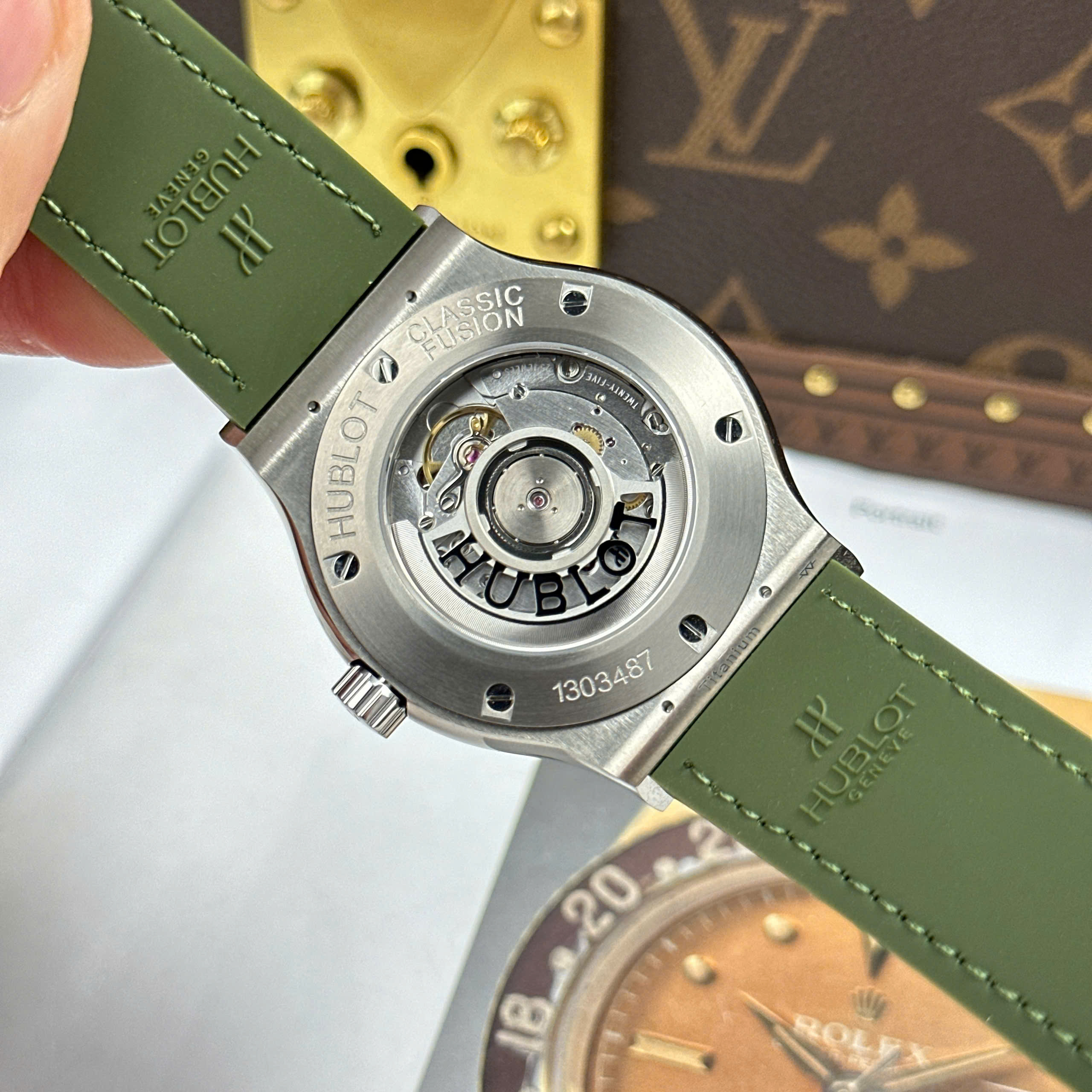 Hublot Classic Fusion Best Imitation Watch Green Dial Titanium Case JJZ Factory 42mm (1)