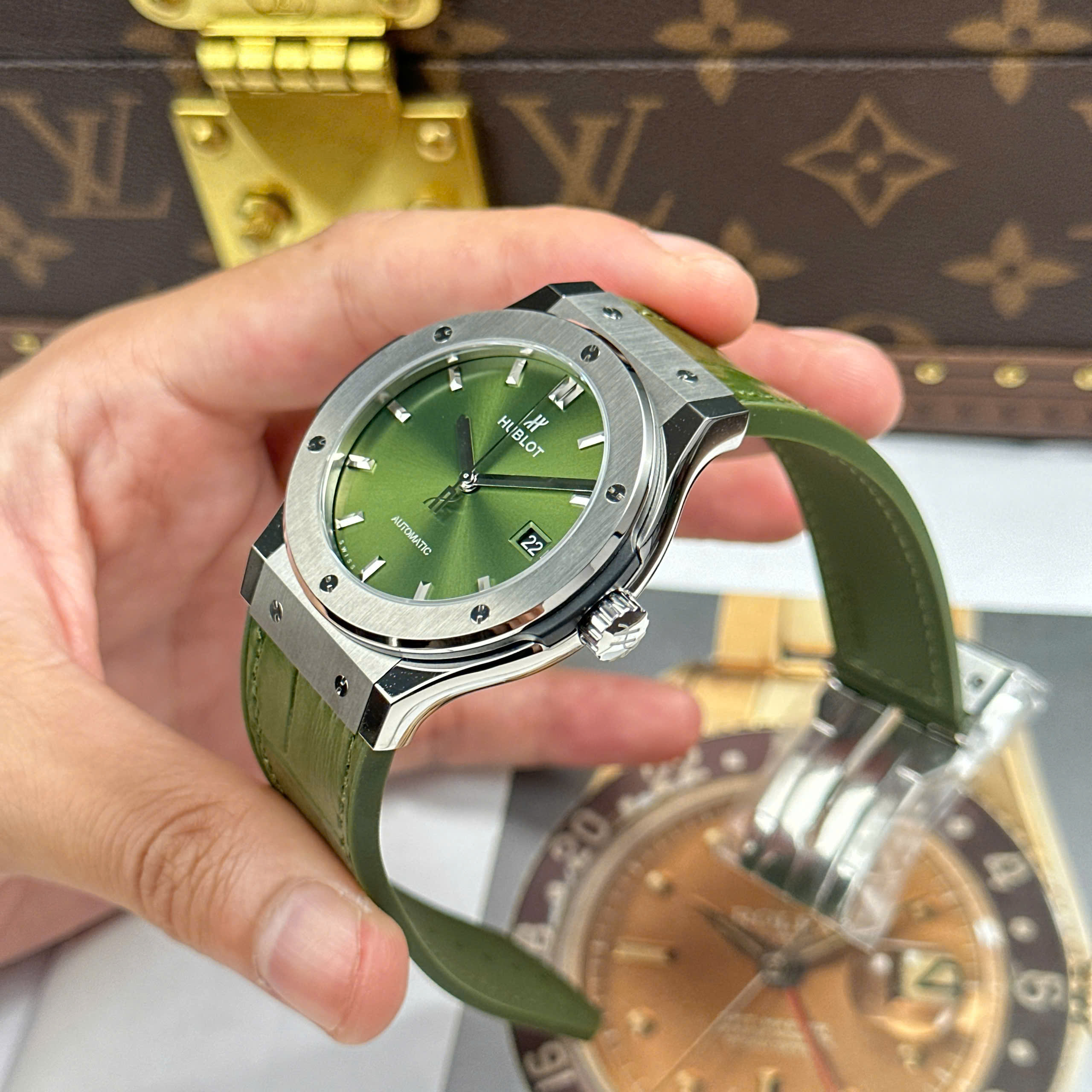 Hublot Classic Fusion Best Imitation Watch Green Dial Titanium Case JJZ Factory 42mm (8)