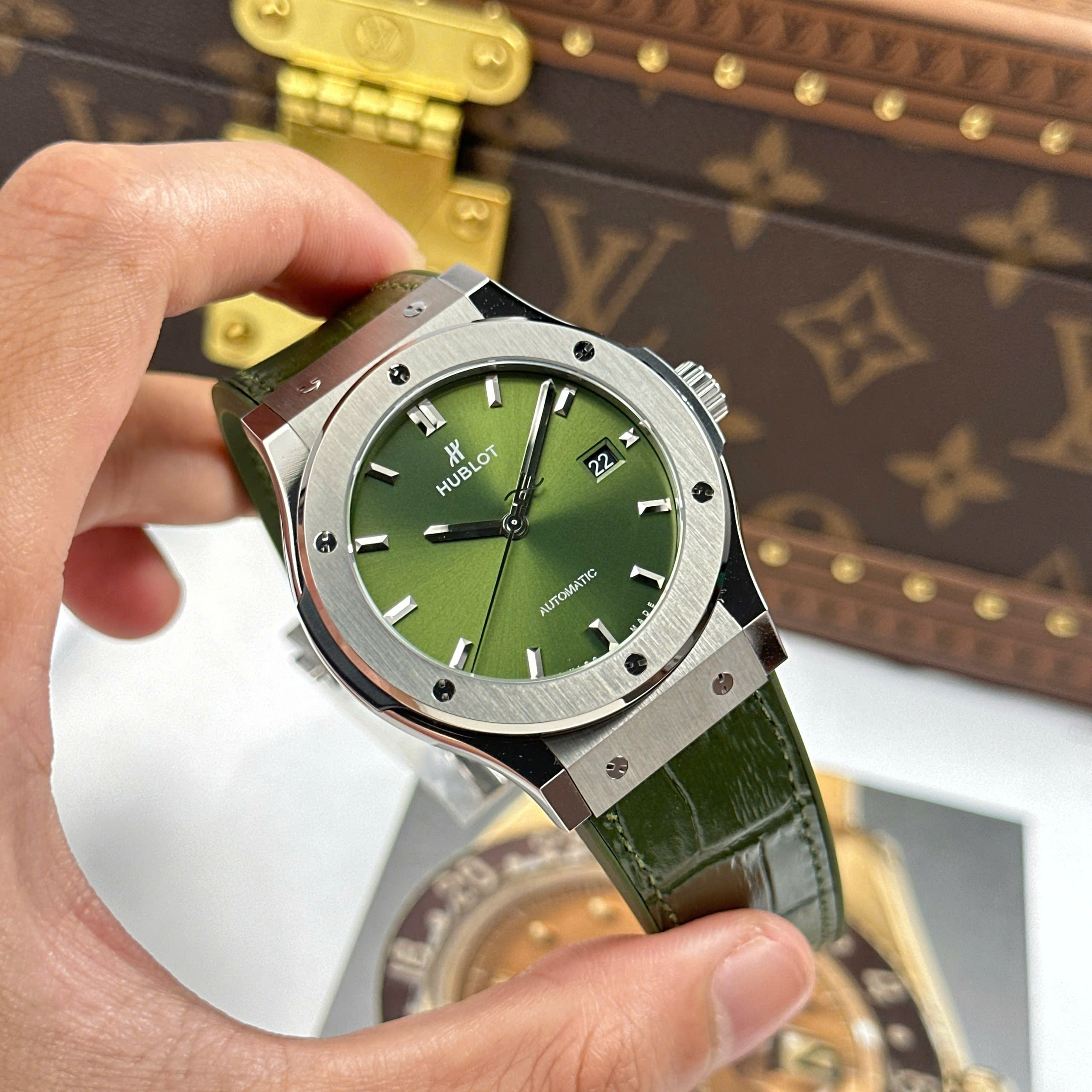 Hublot Classic Fusion Best Imitation Watch Green Dial Titanium Case JJZ Factory 42mm (9)