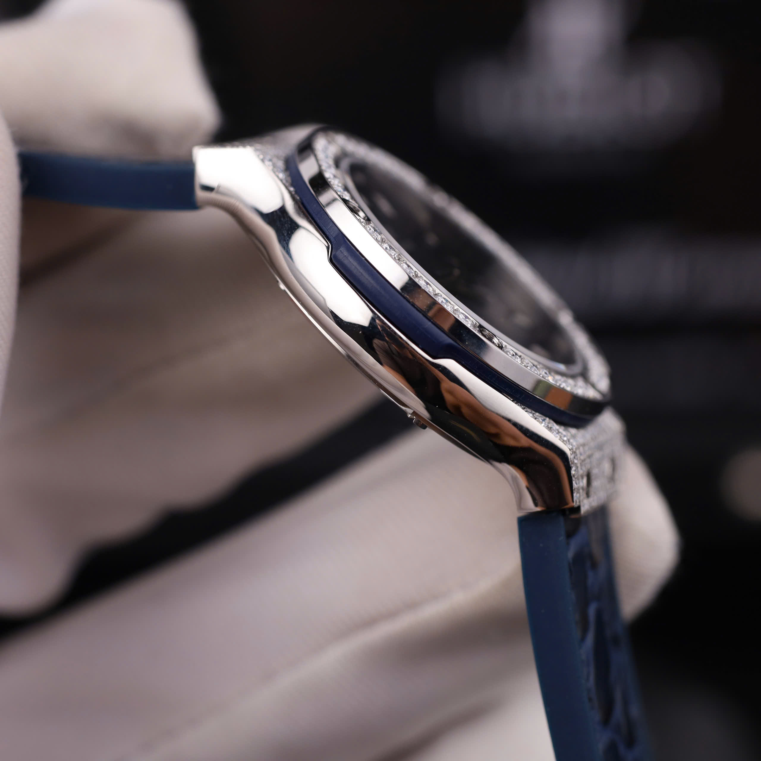 Hublot Classic Fusion Good Imitation Watch Blue Dial Moissanite Case Rubber Strap 33mm (2)