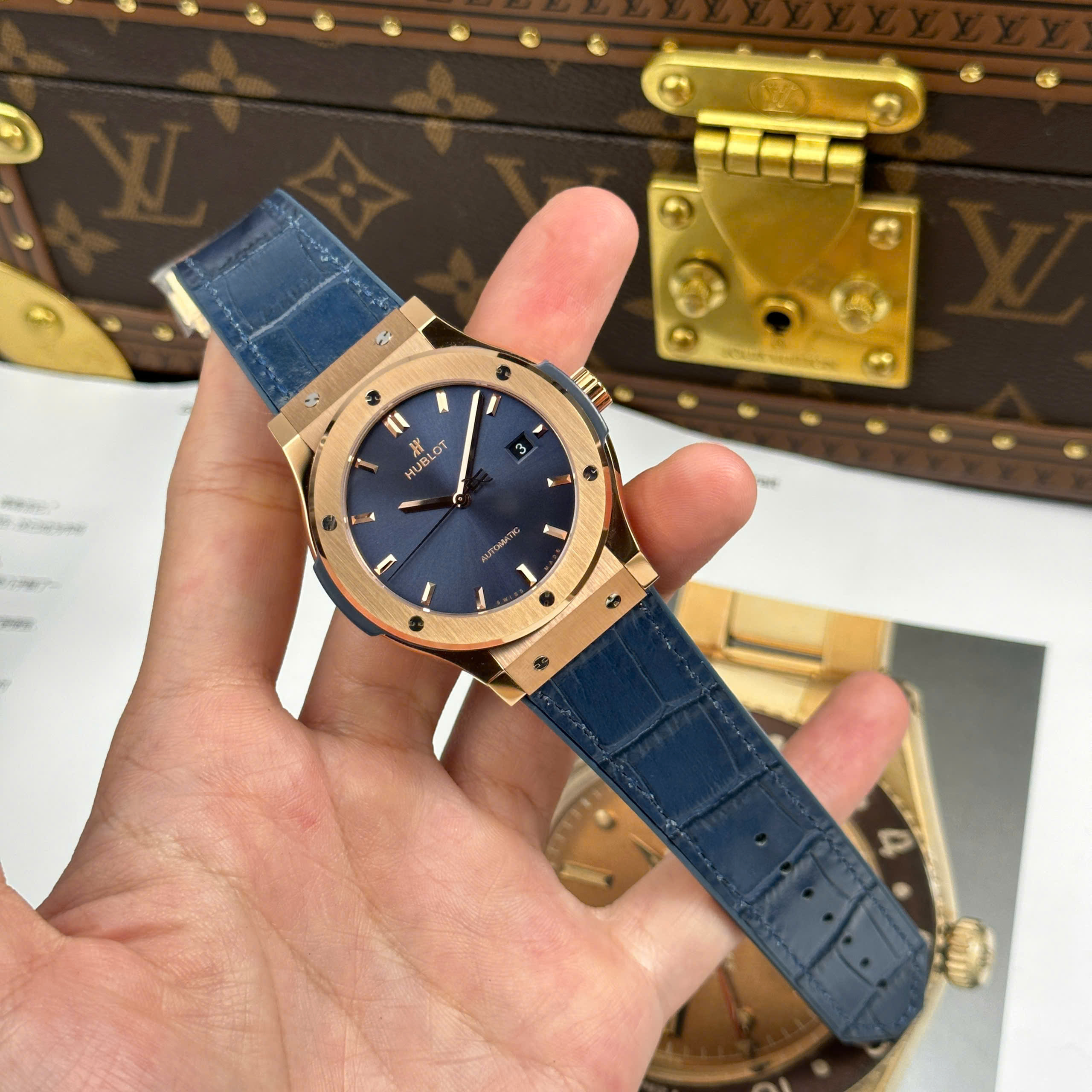 Hublot Classic Fusion King Gold Best Quality Replica Watch Rose Gold Plate Blue DIal Rubber Strap JJZ Factory 42mm (10)