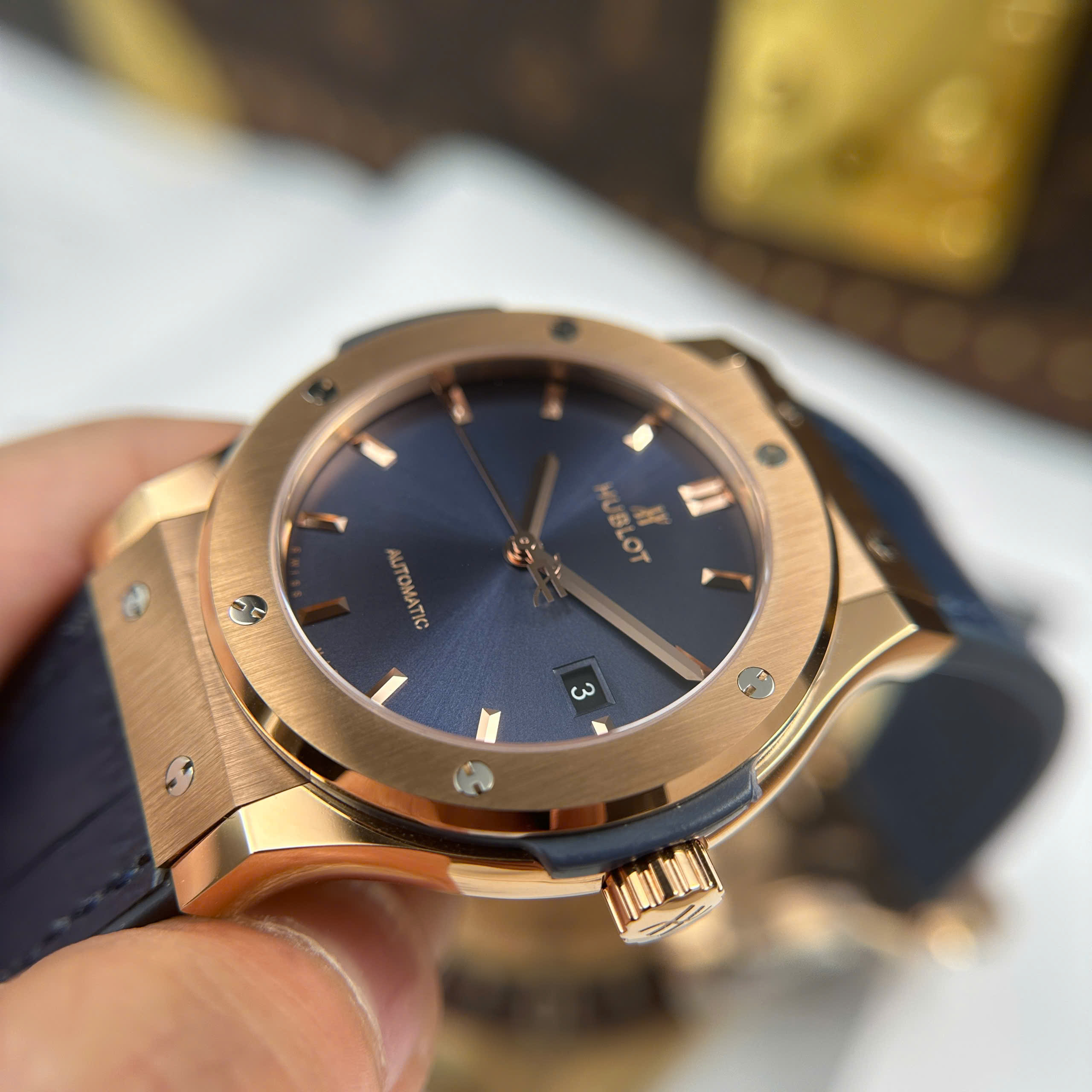 Hublot Classic Fusion King Gold Best Quality Replica Watch Rose Gold Plate Blue DIal Rubber Strap JJZ Factory 42mm (5)