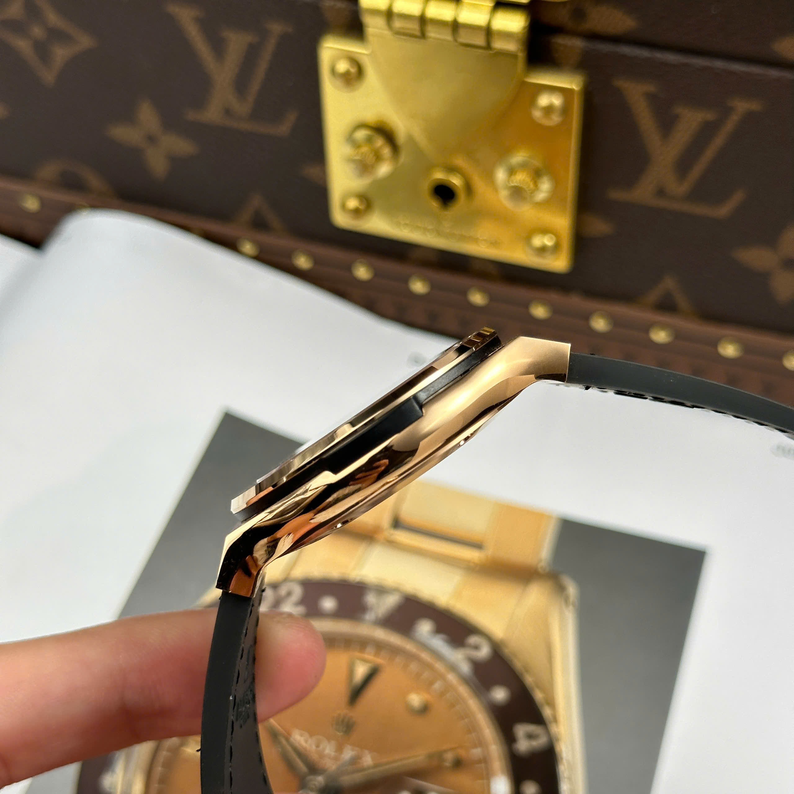 Hublot Classic Fusion King Gold Knock Off Watch Rose Gold Plate Grey Dial Rubber Strap JJZ Factory 42mm (3)