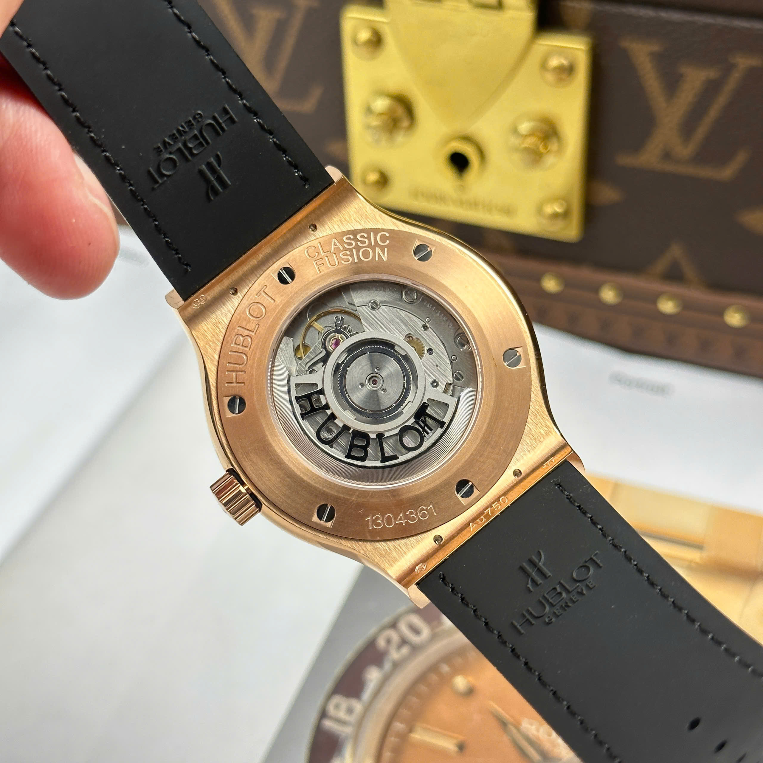 Hublot Classic Fusion King Gold Replica Watch Rose Gold Plate White Dial Rubber Strap JJZ Factory 42mm (2)
