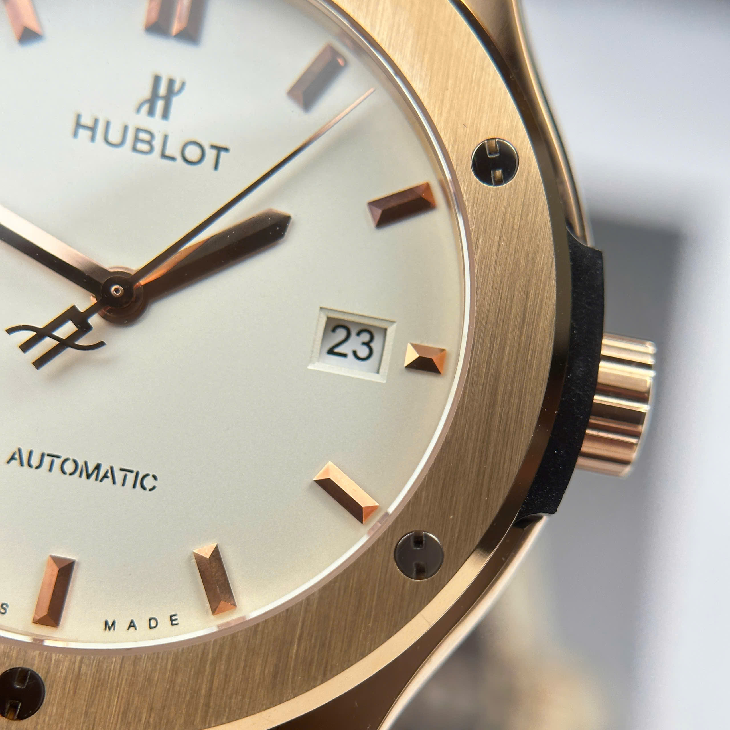 Hublot Classic Fusion King Gold Replica Watch Rose Gold Plate White Dial Rubber Strap JJZ Factory 42mm (5)