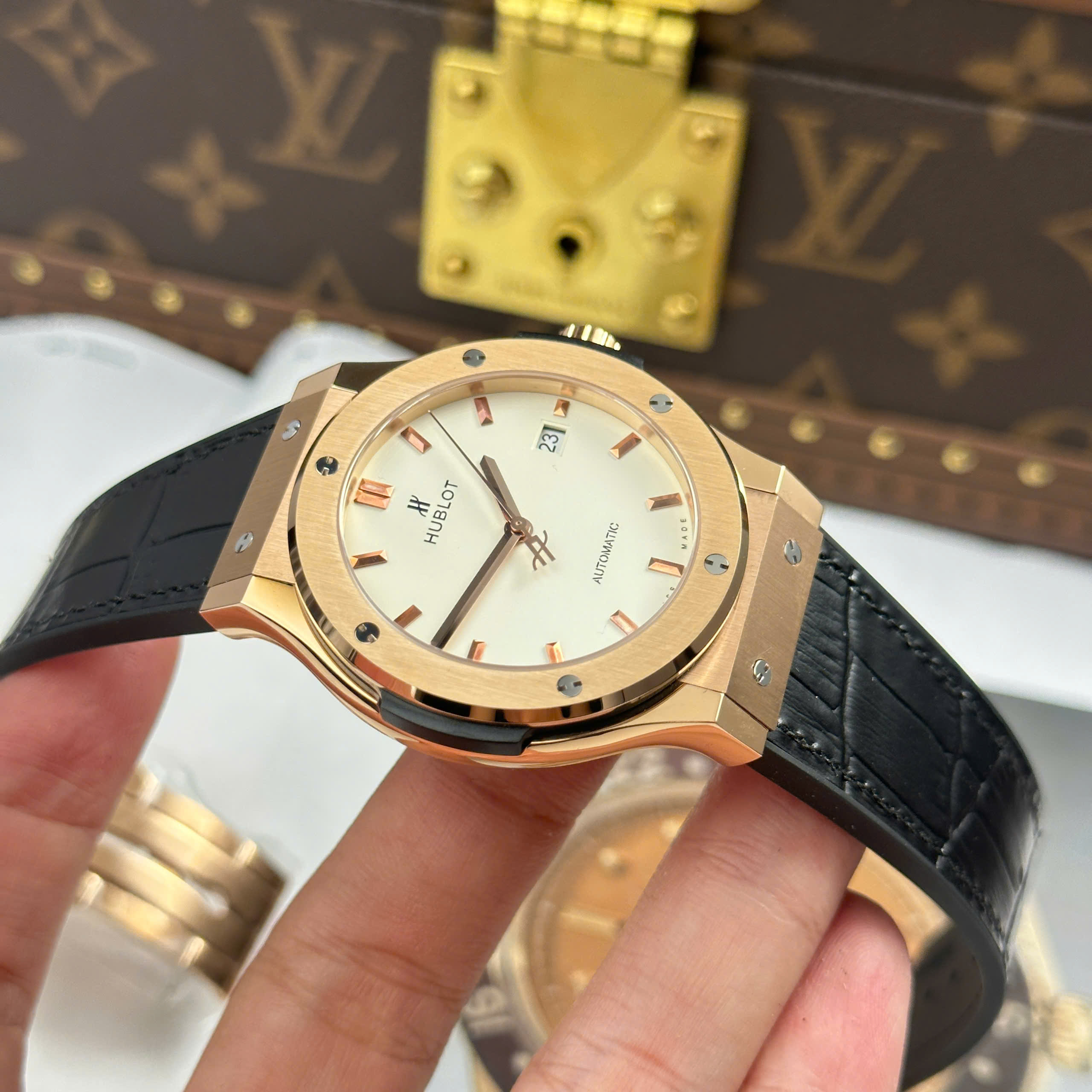 Hublot Classic Fusion King Gold Replica Watch Rose Gold Plate White Dial Rubber Strap JJZ Factory 42mm (7)