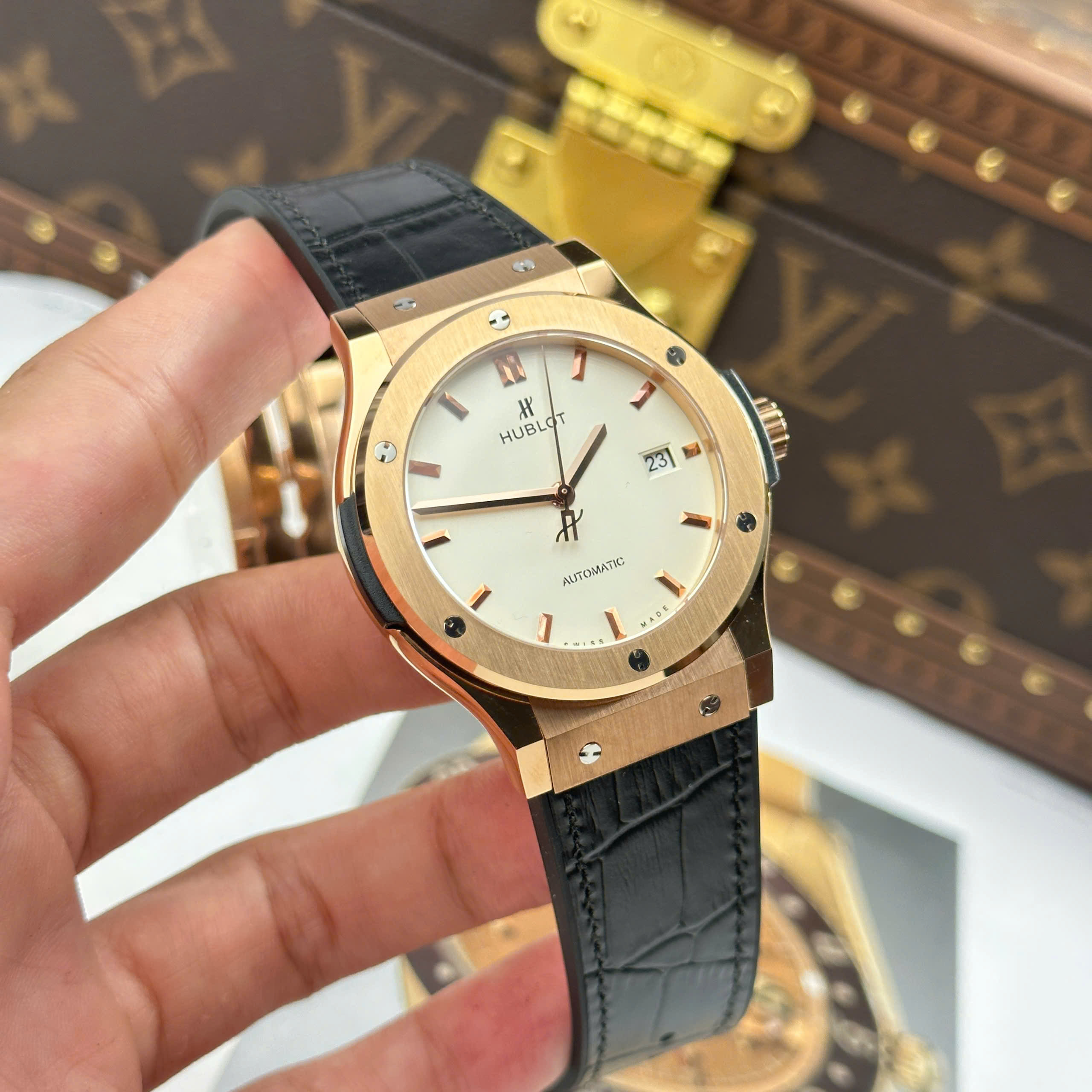 Hublot Classic Fusion King Gold Replica Watch Rose Gold Plate White Dial Rubber Strap JJZ Factory 42mm (8)