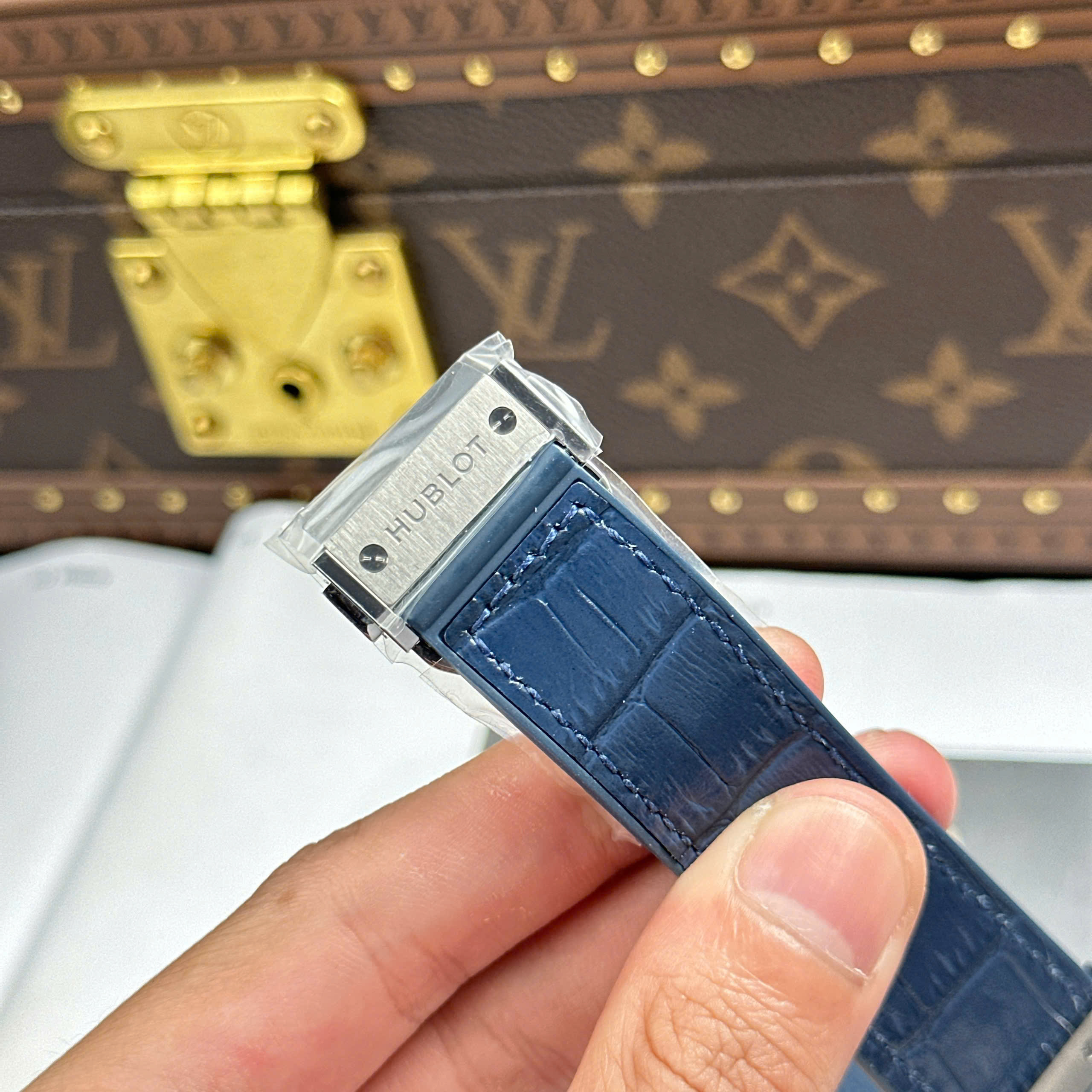 Hublot Classic Fusion Luxury Replica Watch Blue Dial Titanium Case Rubber Strap JJZ Factory 42mm (1)