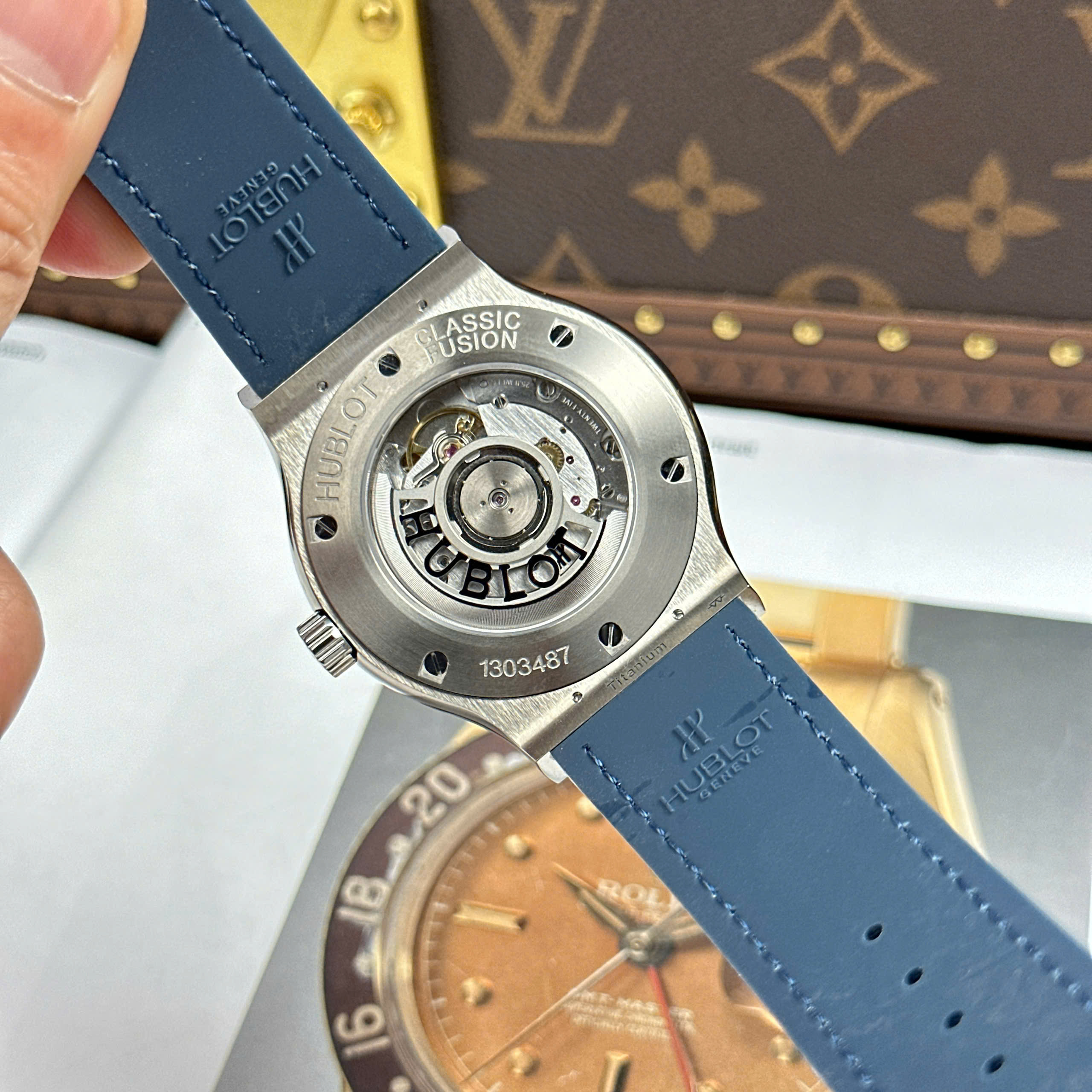 Hublot Classic Fusion Luxury Replica Watch Blue Dial Titanium Case Rubber Strap JJZ Factory 42mm (2)