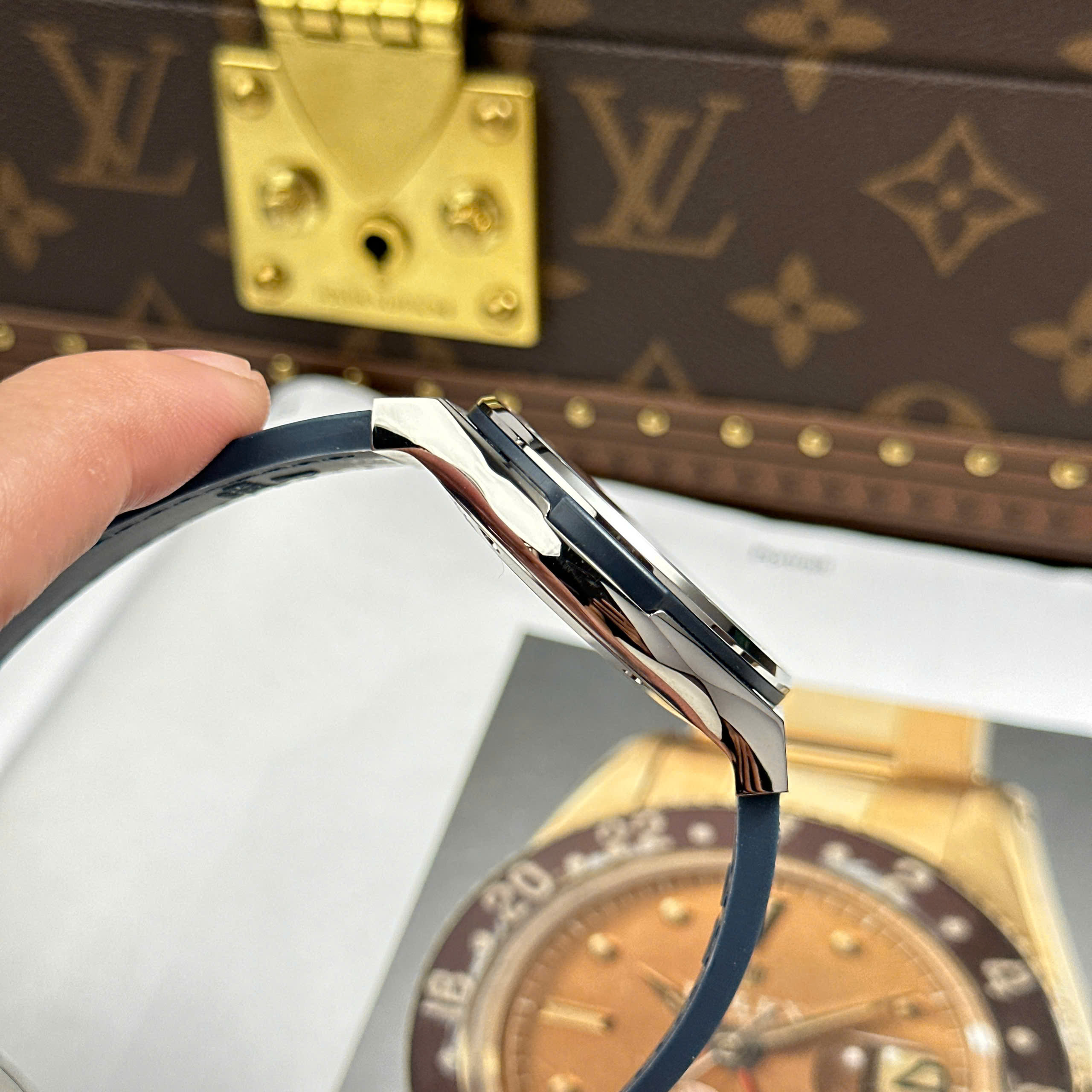 Hublot Classic Fusion Luxury Replica Watch Blue Dial Titanium Case Rubber Strap JJZ Factory 42mm (4)