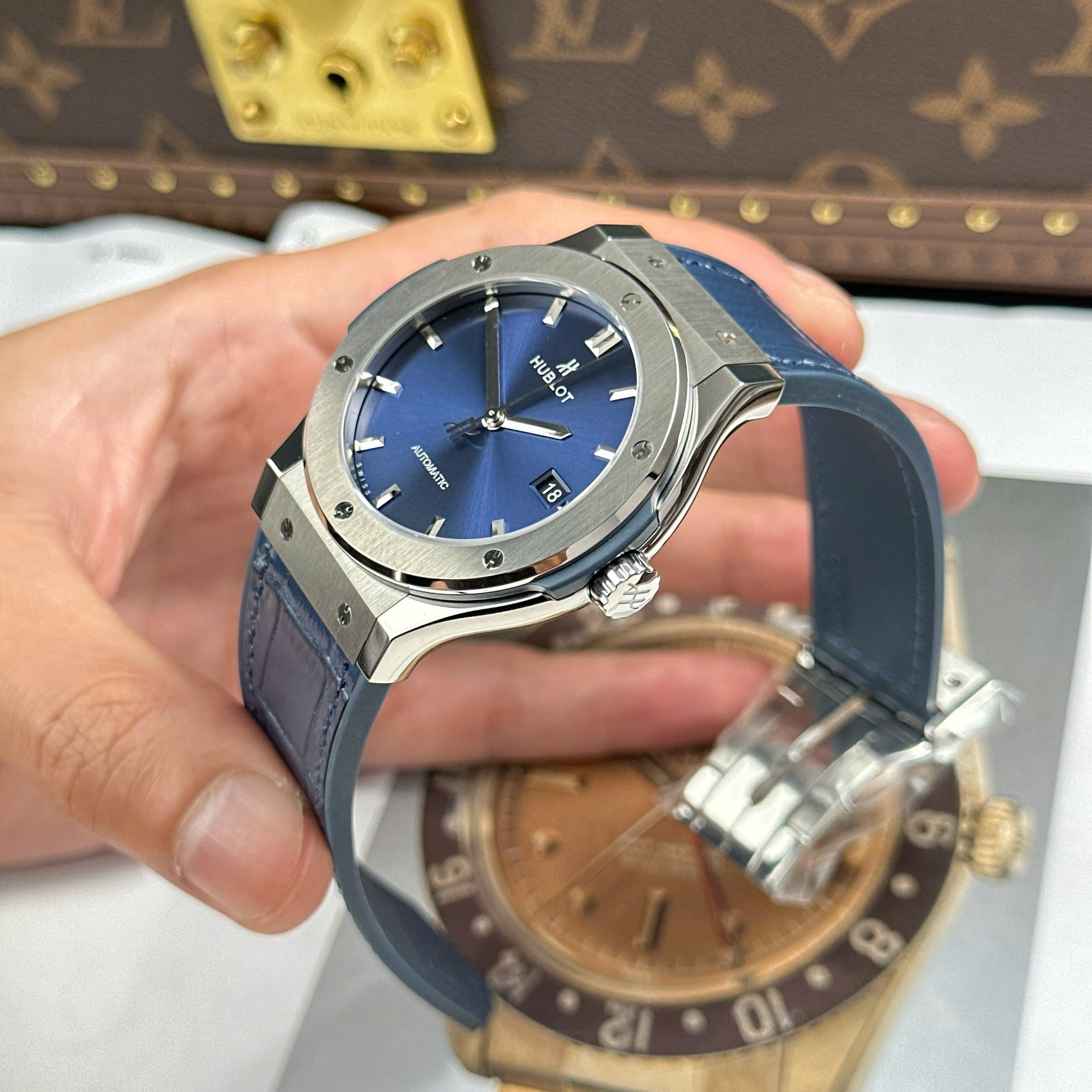 Hublot Classic Fusion Luxury Replica Watch Blue Dial Titanium Case Rubber Strap JJZ Factory 42mm (9)