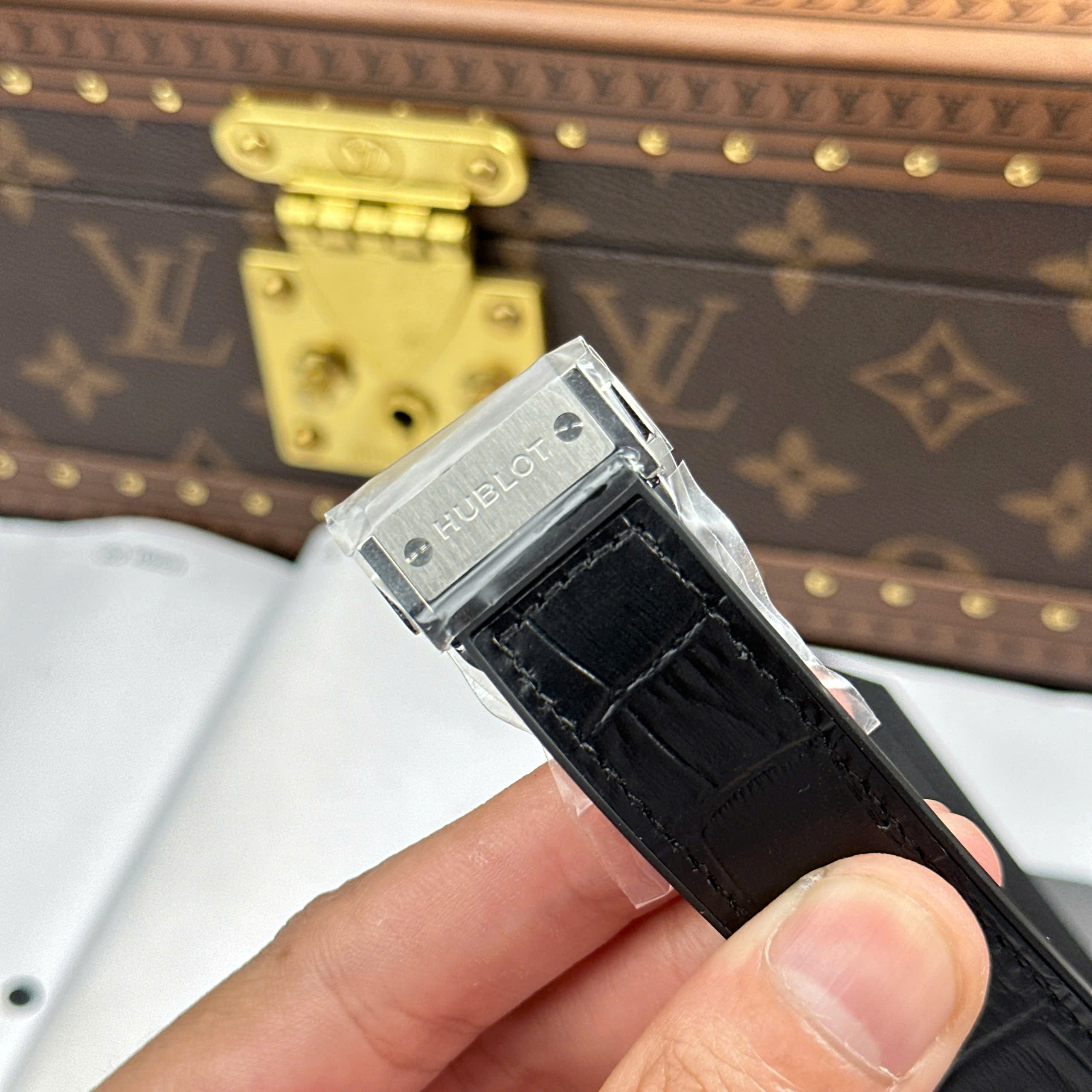 Hublot Classic Fusion Replica Watch Black Dial Titanium Case Rubber Strap JJZ Factory 42mm (1)