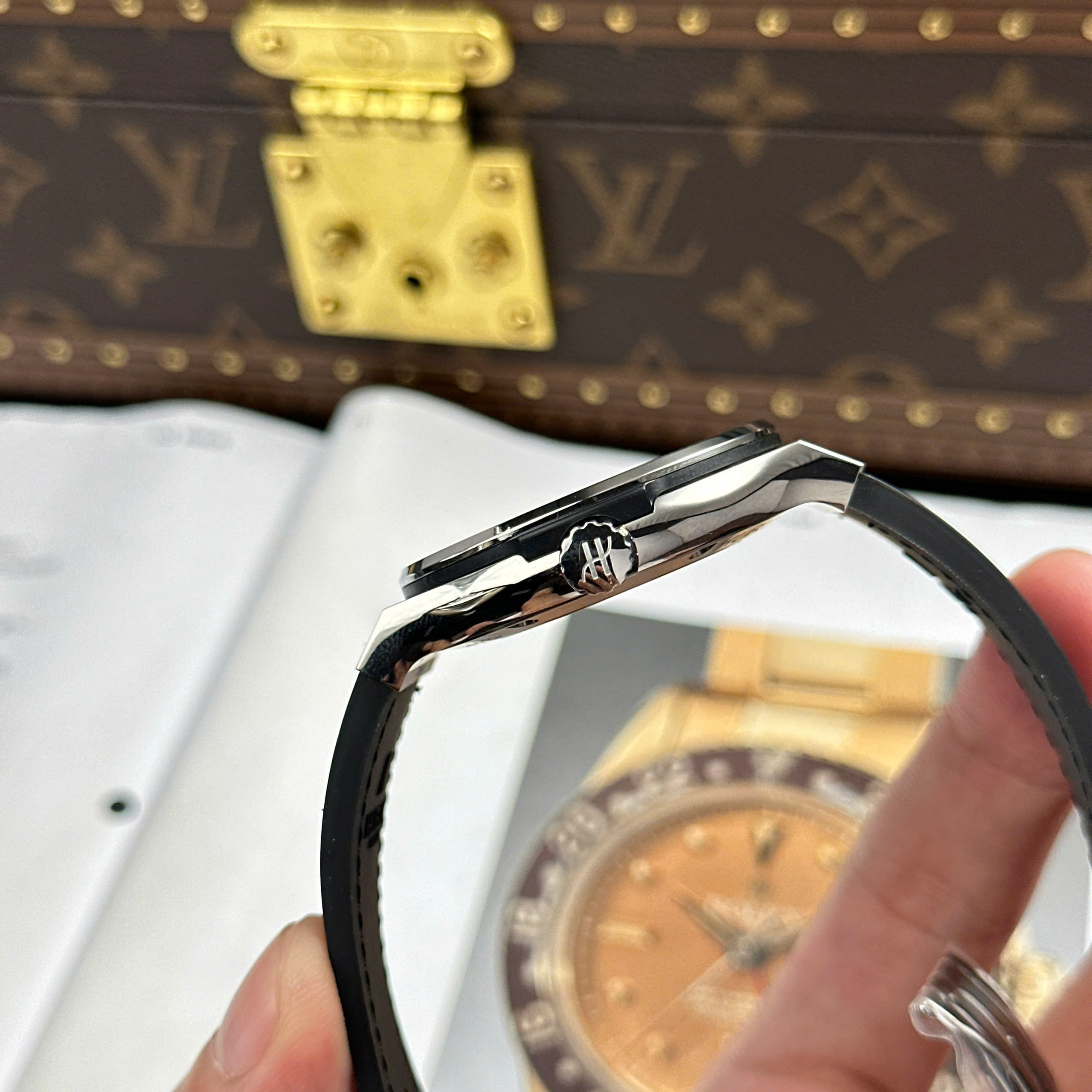 Hublot Classic Fusion Replica Watch Black Dial Titanium Case Rubber Strap JJZ Factory 42mm (3)