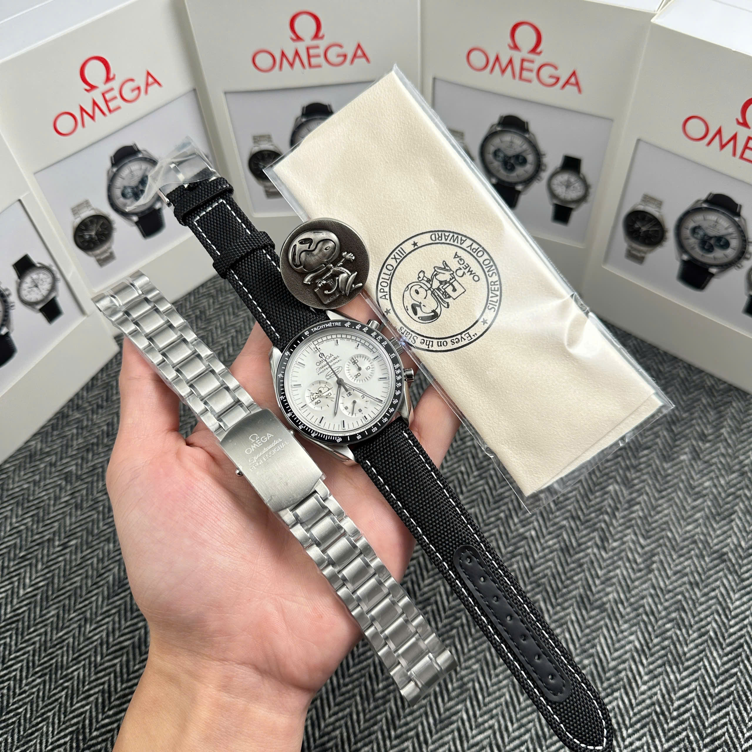 Omega Speedmaster Apollo 13 Snoopy Good Imitation Watch White Dial New Version 2025 42mm (1)