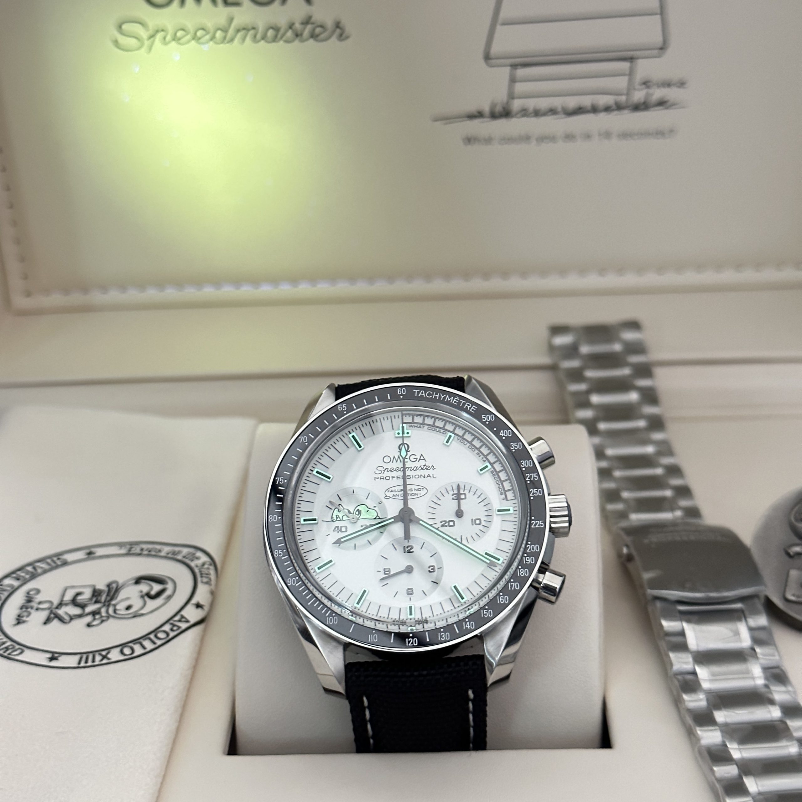 Omega Speedmaster Apollo 13 Snoopy Good Imitation Watch White Dial New Version 2025 42mm (12)