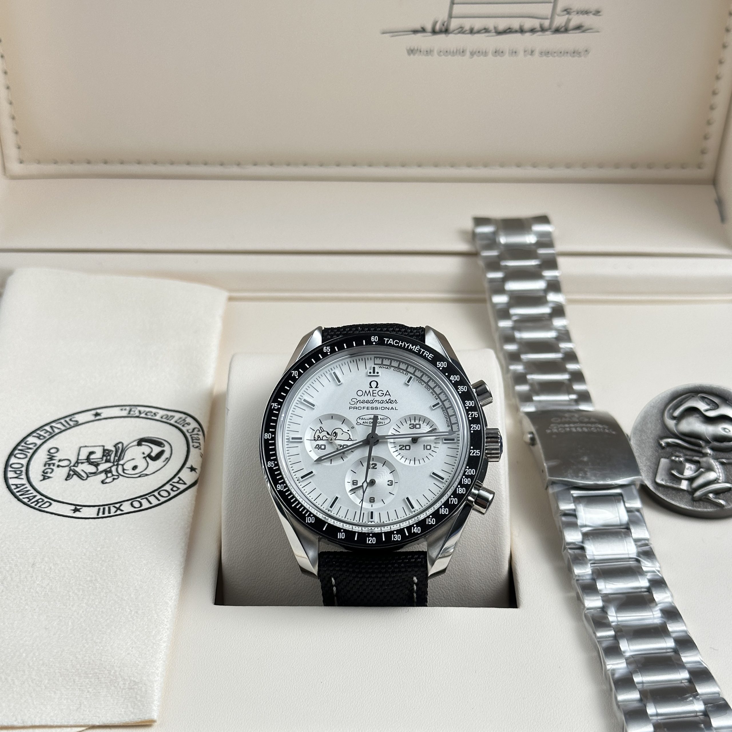Omega Speedmaster Apollo 13 Snoopy Good Imitation Watch White Dial New Version 2025 42mm (14)