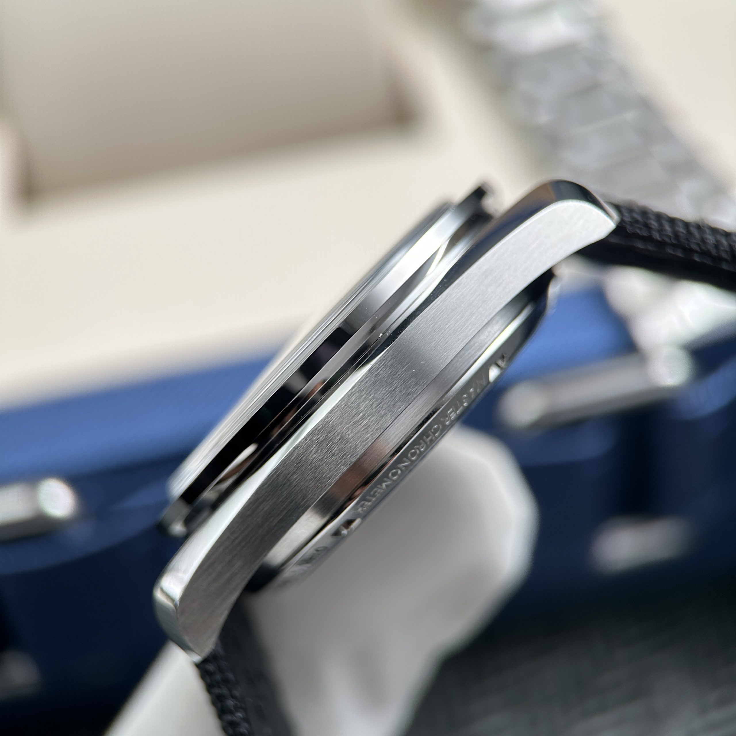 Omega Speedmaster Apollo 13 Snoopy Good Imitation Watch White Dial New Version 2025 42mm (3)