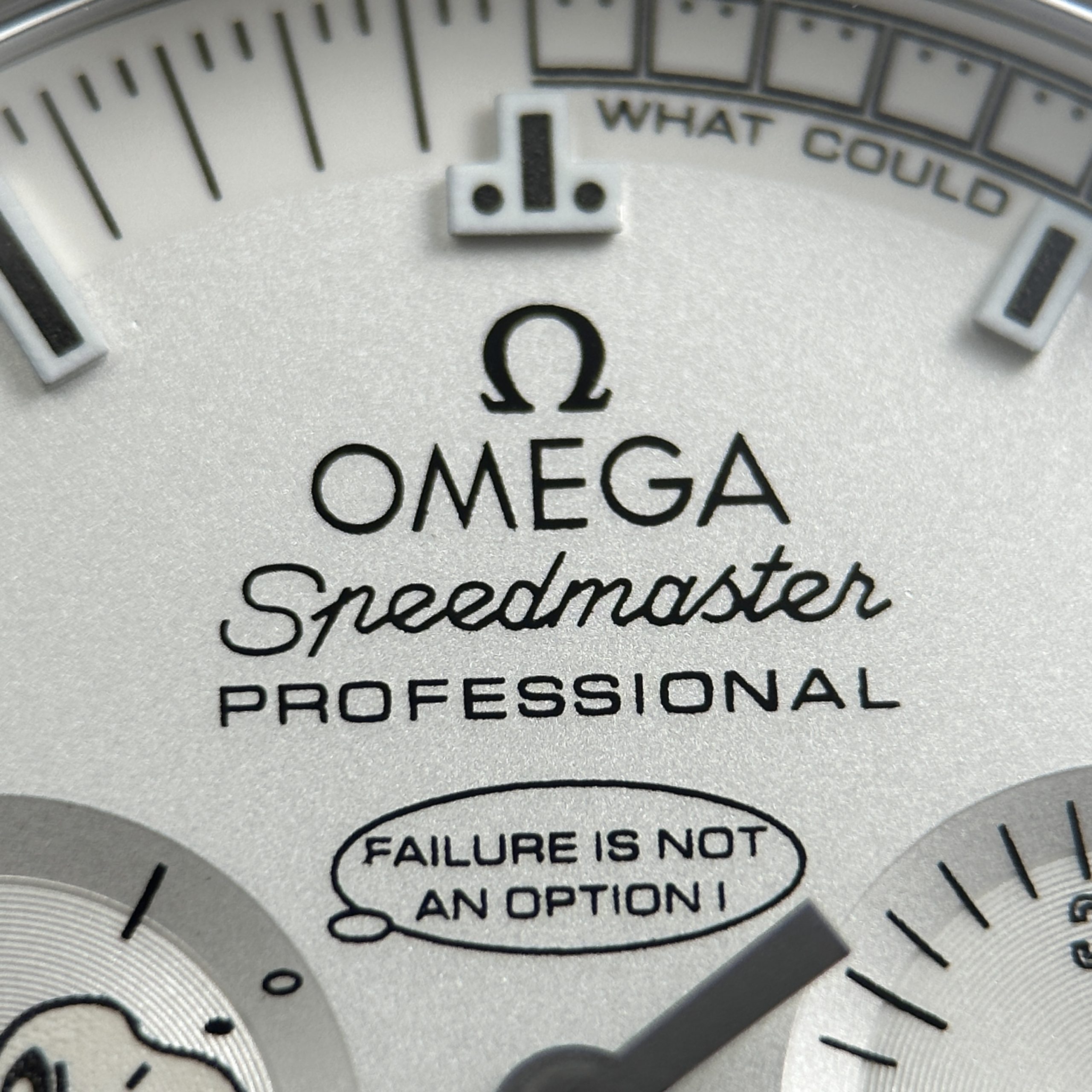 Omega Speedmaster Apollo 13 Snoopy Good Imitation Watch White Dial New Version 2025 42mm (7)