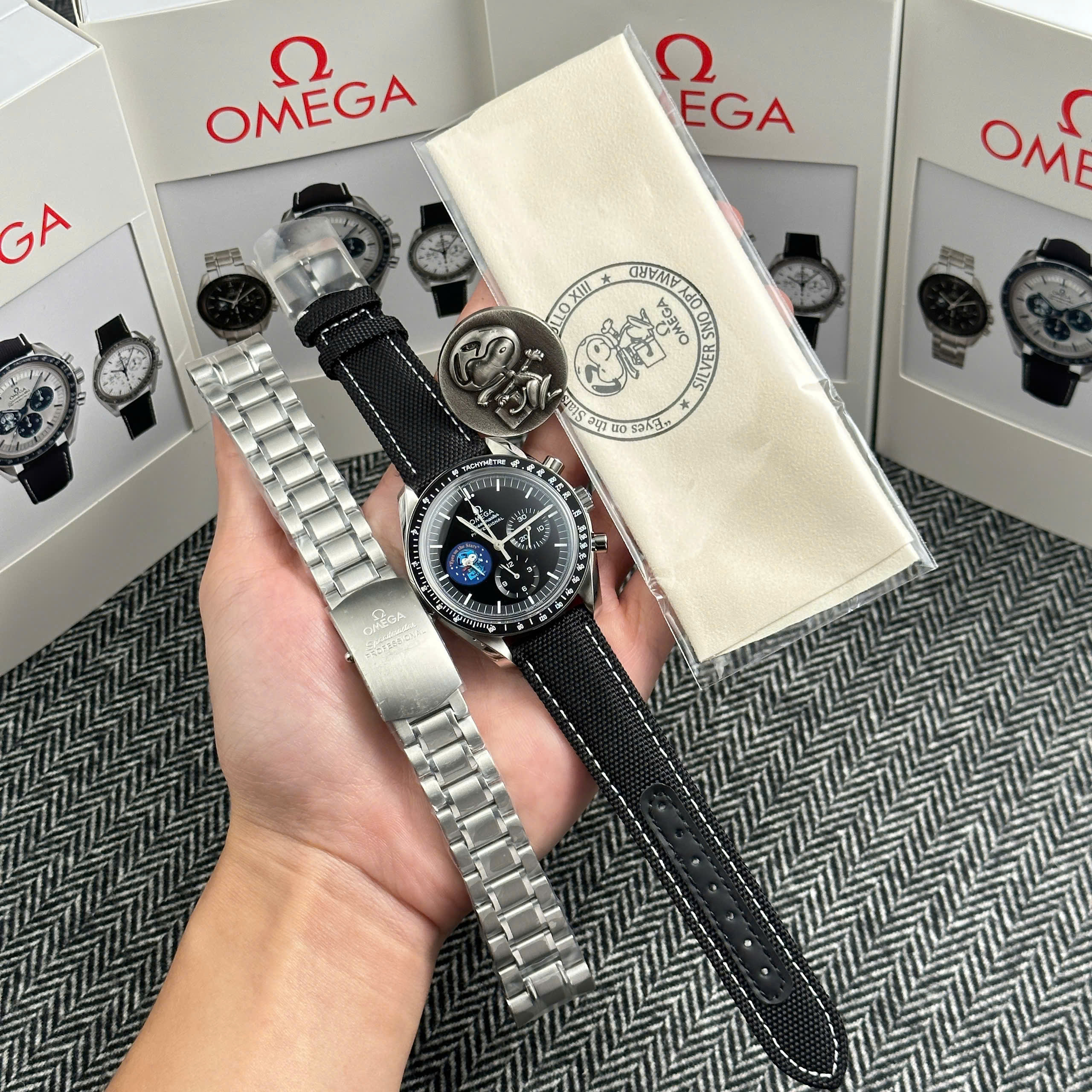 Omega Speedmaster Imitation Watch Silver Snoopy 50th Anniversary Black Dial New Version 2025 42mm (1)