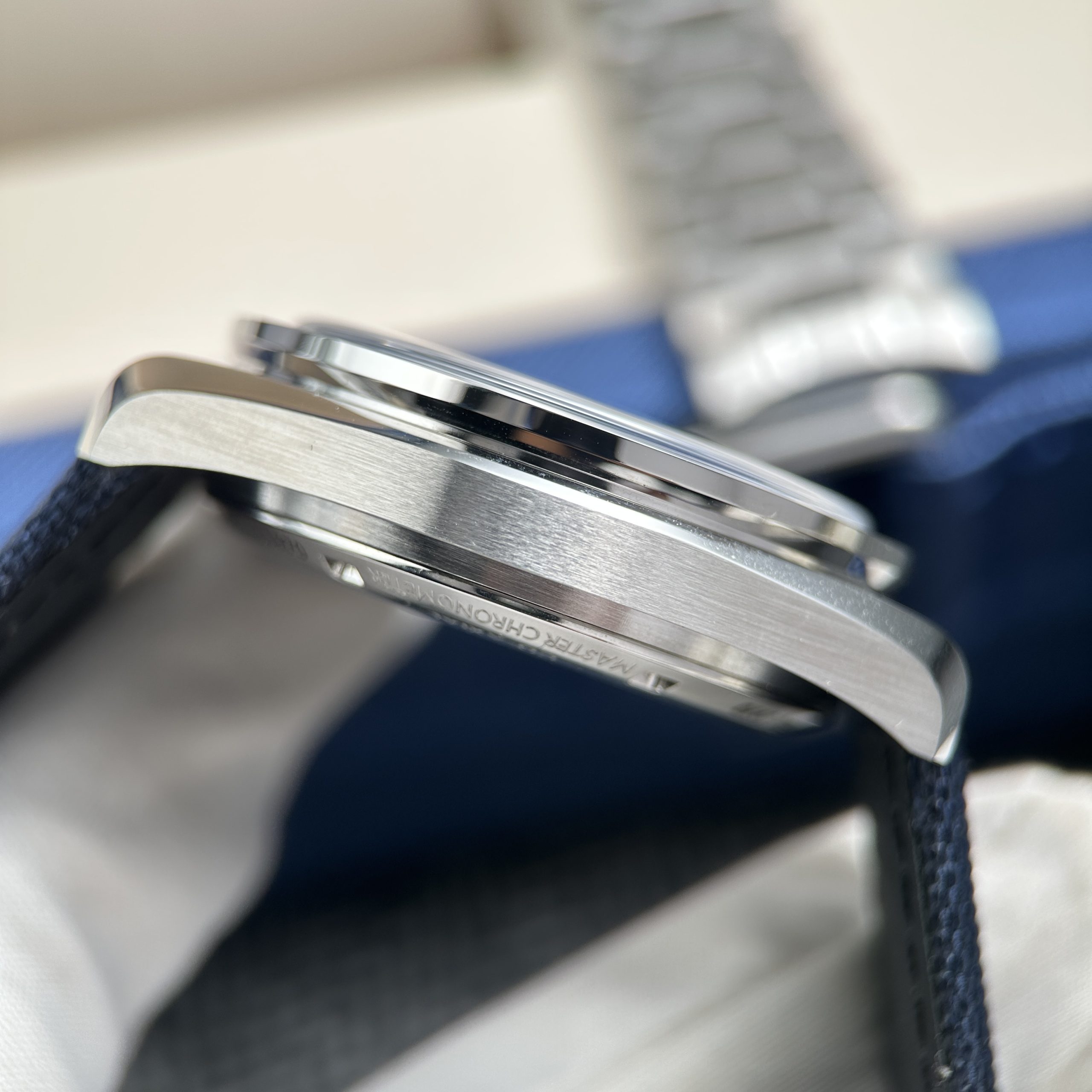 Omega Speedmaster Replica Watch Silver Snoopy 50th Anniversary New Version 2025 42mm (2)