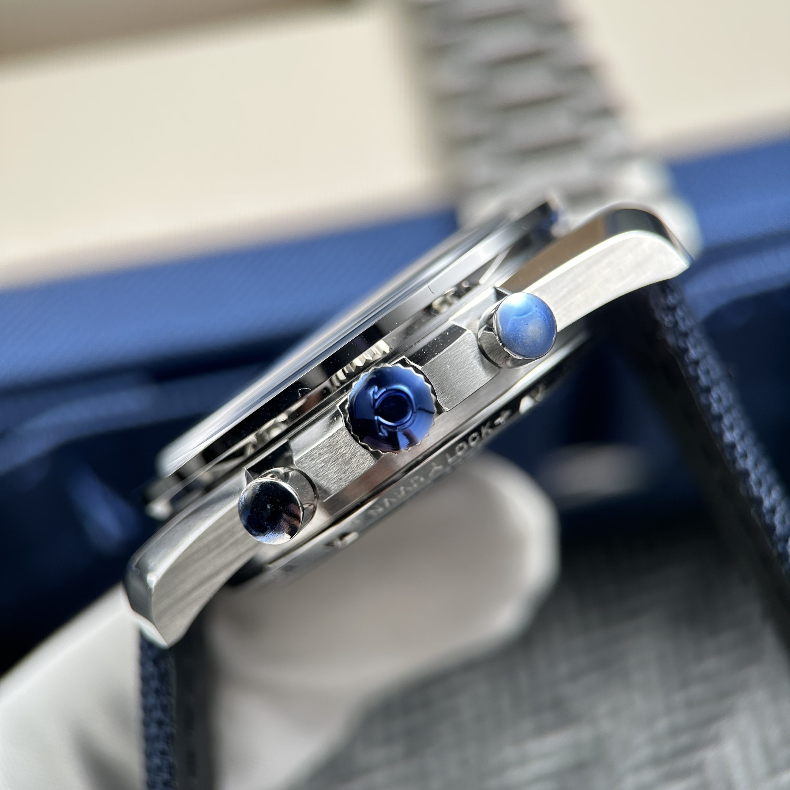 Omega Speedmaster Replica Watch Silver Snoopy 50th Anniversary New Version 2025 42mm (3)