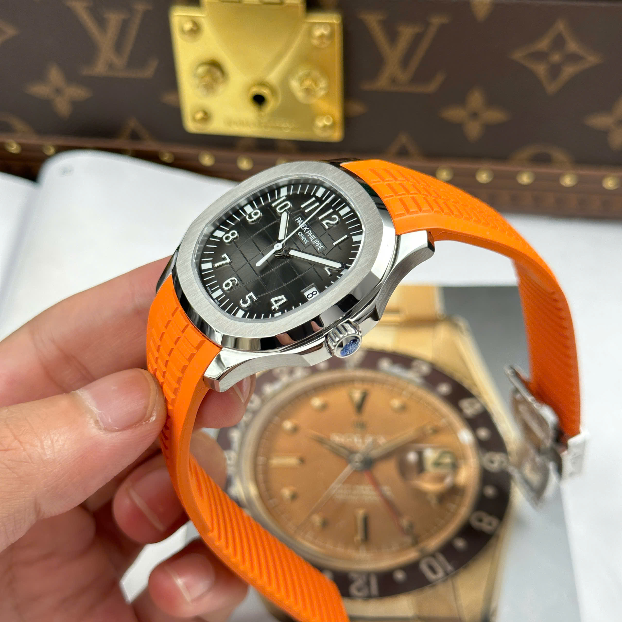 Patek Philippe Aquanaut 5167 Replica Watch Grey Dial Orange Rubber Strap BBF Factory 40mm (11)