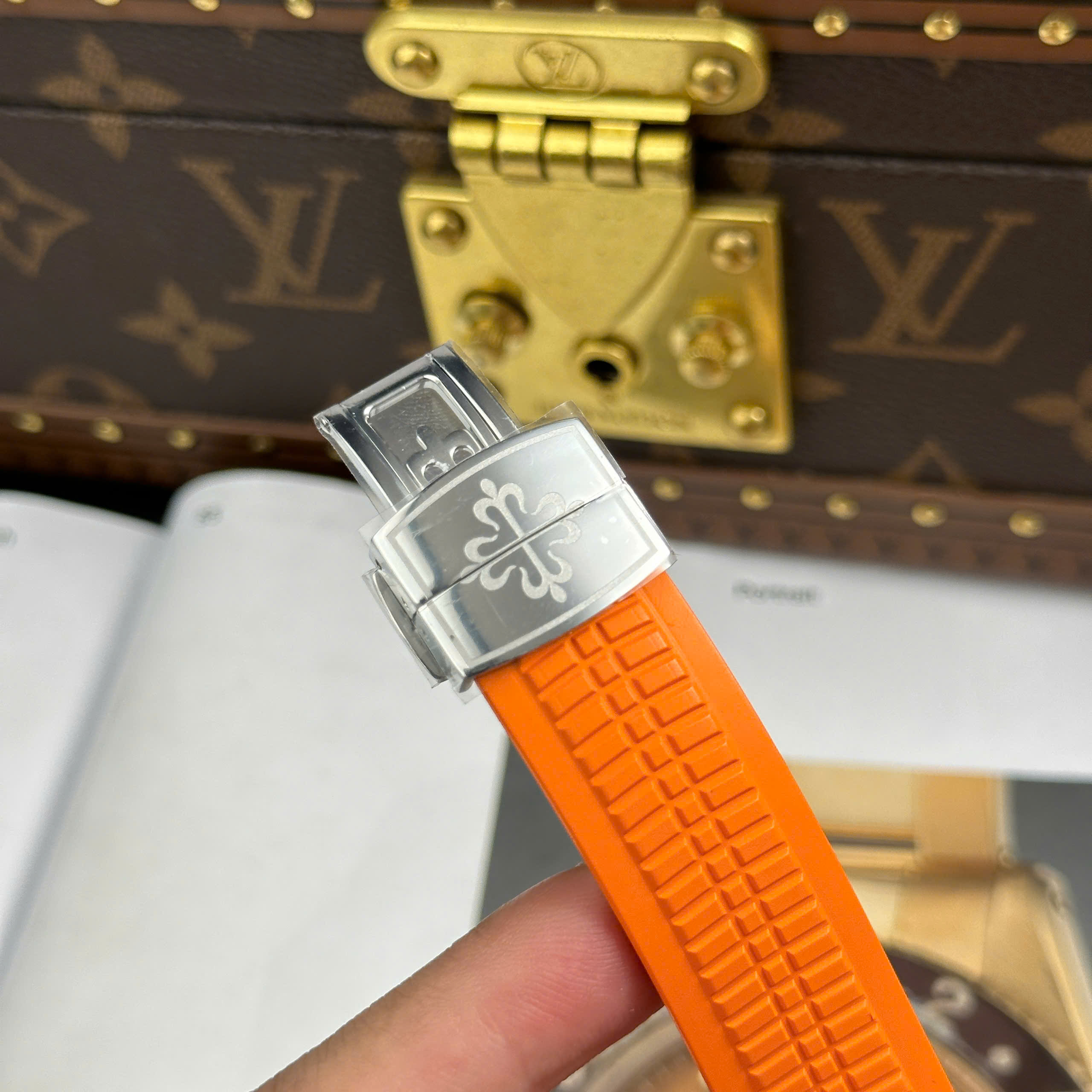 Patek Philippe Aquanaut 5167 Replica Watch Grey Dial Orange Rubber Strap BBF Factory 40mm (2)