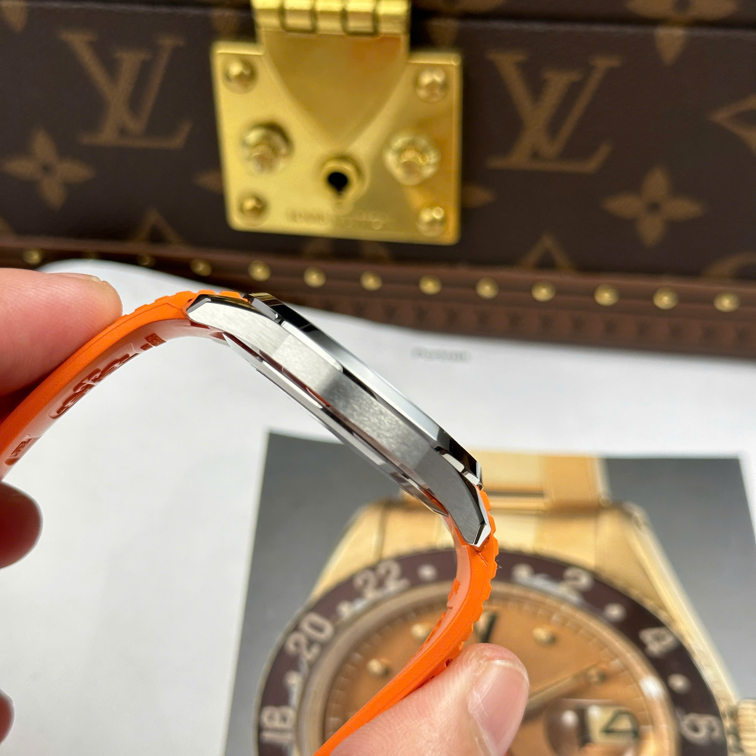 Patek Philippe Aquanaut 5167 Replica Watch Grey Dial Orange Rubber Strap BBF Factory 40mm (5)