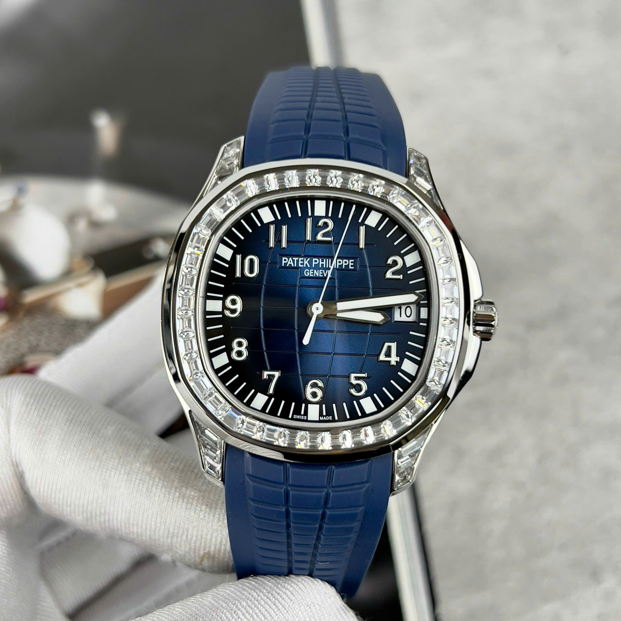 Patek Philippe Aquanaut 5168A Best Quality Replica Watch Blue Dial Bezel Rhinestone Baguette Rubber Strap GR Factory 40mm (1)