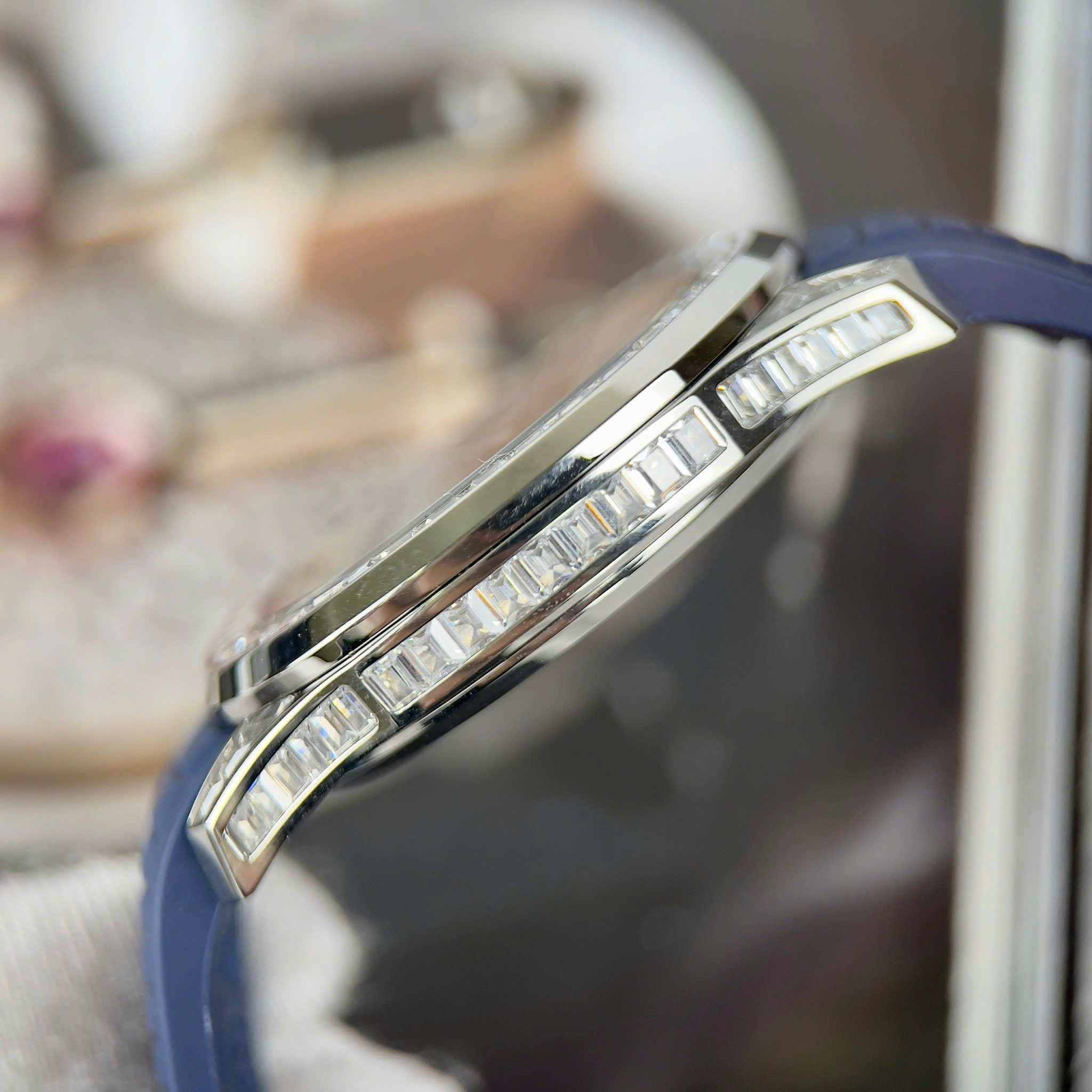 Patek Philippe Aquanaut 5168A Best Quality Replica Watch Blue Dial Bezel Rhinestone Baguette Rubber Strap GR Factory 40mm (6)
