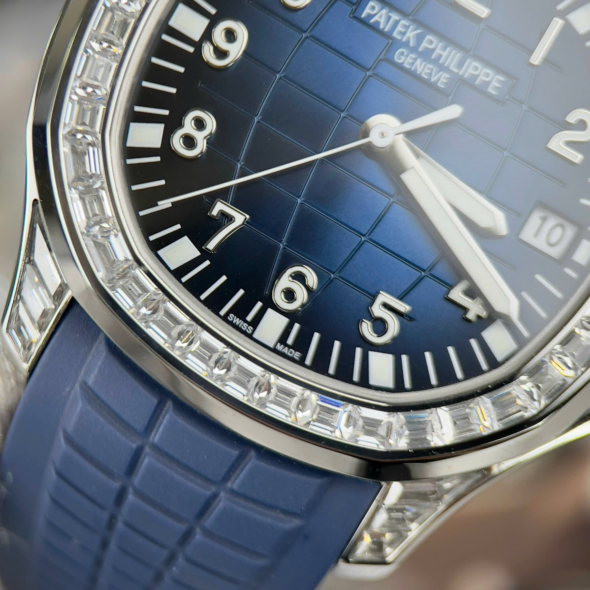 Patek Philippe Aquanaut 5168A Best Quality Replica Watch Blue Dial Bezel Rhinestone Baguette Rubber Strap GR Factory 40mm (7)