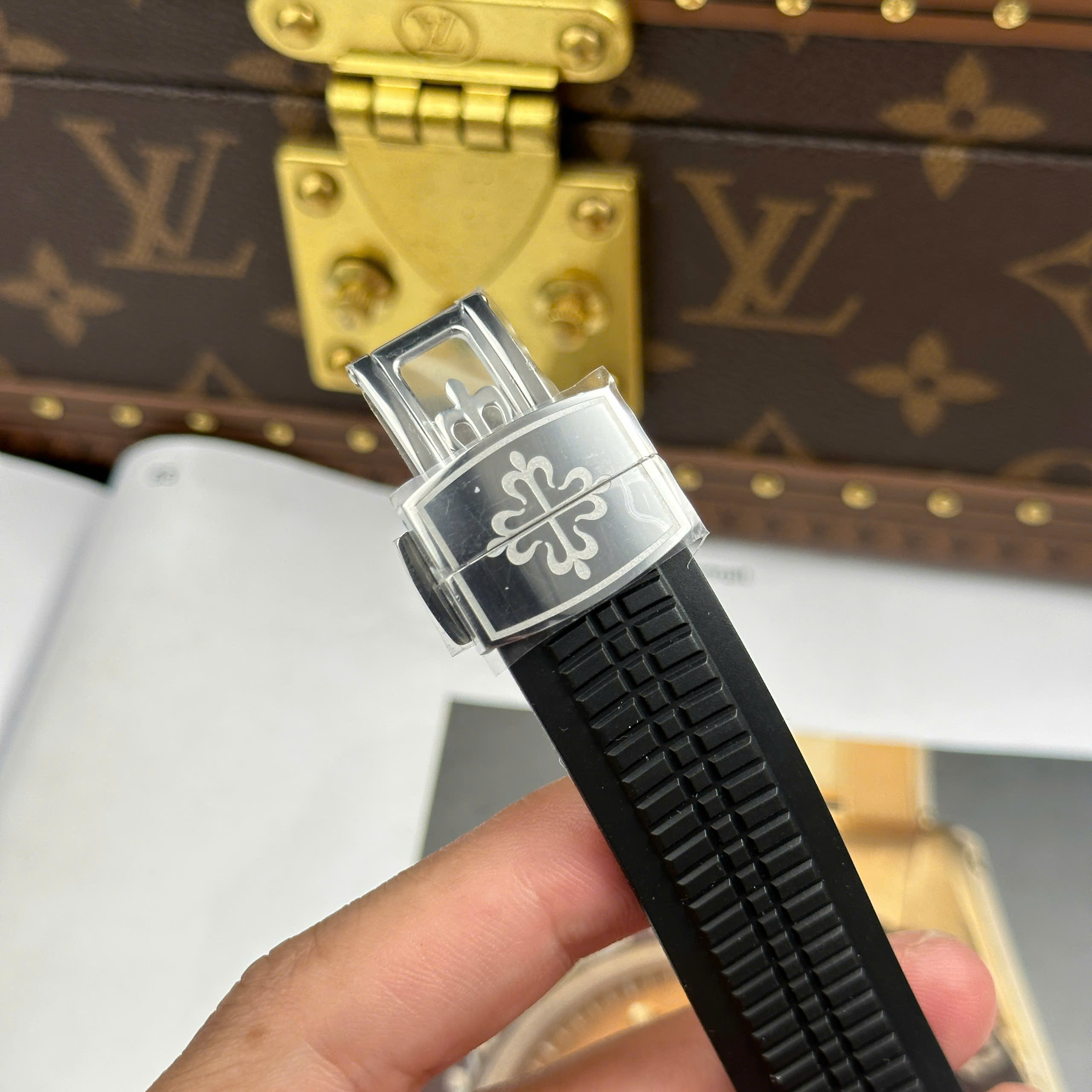 Patek Philippe Aquanaut 5167A Imitaiton Watch Grey Dial Black Rubber Strap BBF Factory 40mm (2)