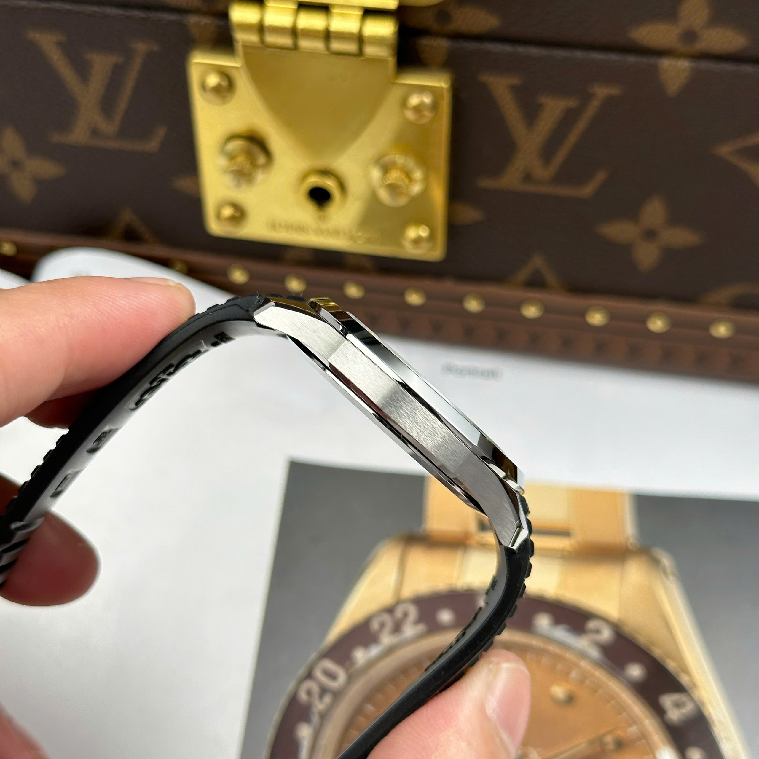 Patek Philippe Aquanaut 5167A Imitaiton Watch Grey Dial Black Rubber Strap BBF Factory 40mm (4)