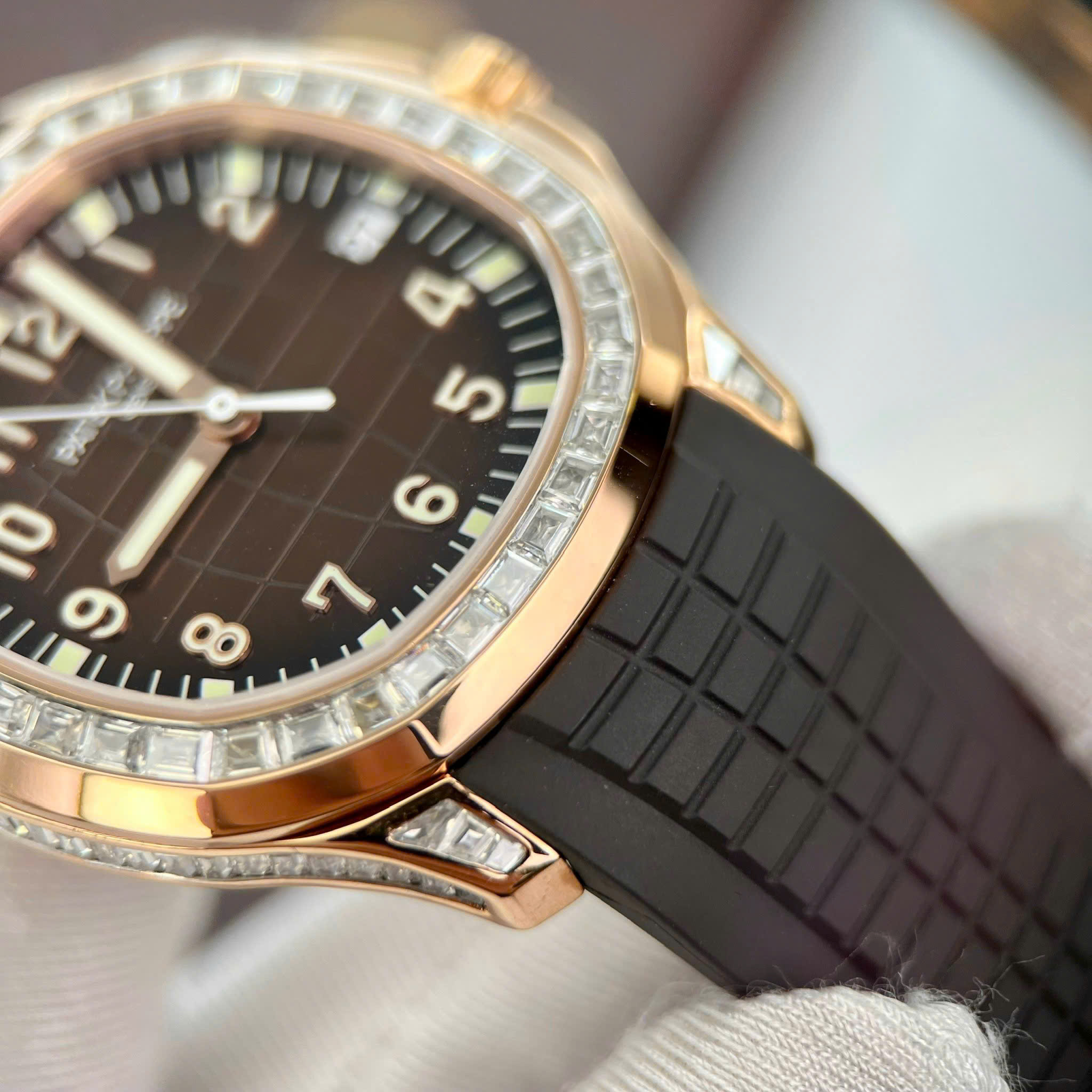 Patek Philippe Aquanaut 5167R Imitation Watch Chocolate Dial Gold 18K Wrapped Bezel Moissanite Baguette 3K Factory 40mm (5)