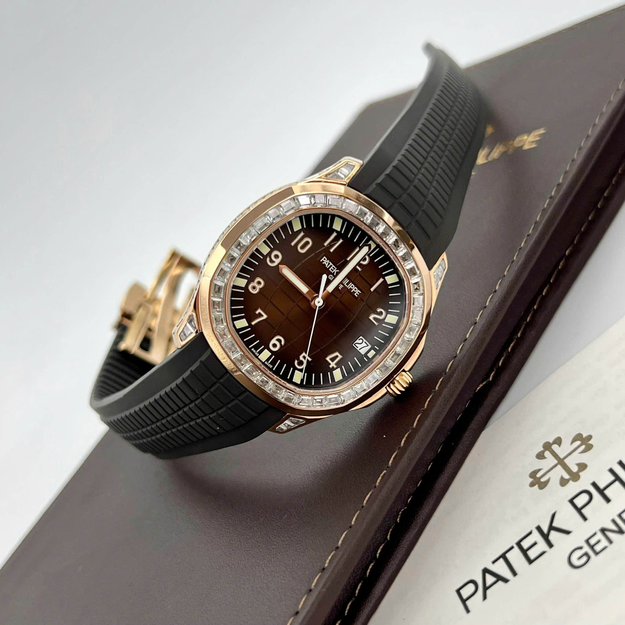 Patek Philippe Aquanaut 5167R Imitation Watch Chocolate Dial Gold 18K Wrapped Bezel Moissanite Baguette 3K Factory 40mm (8)