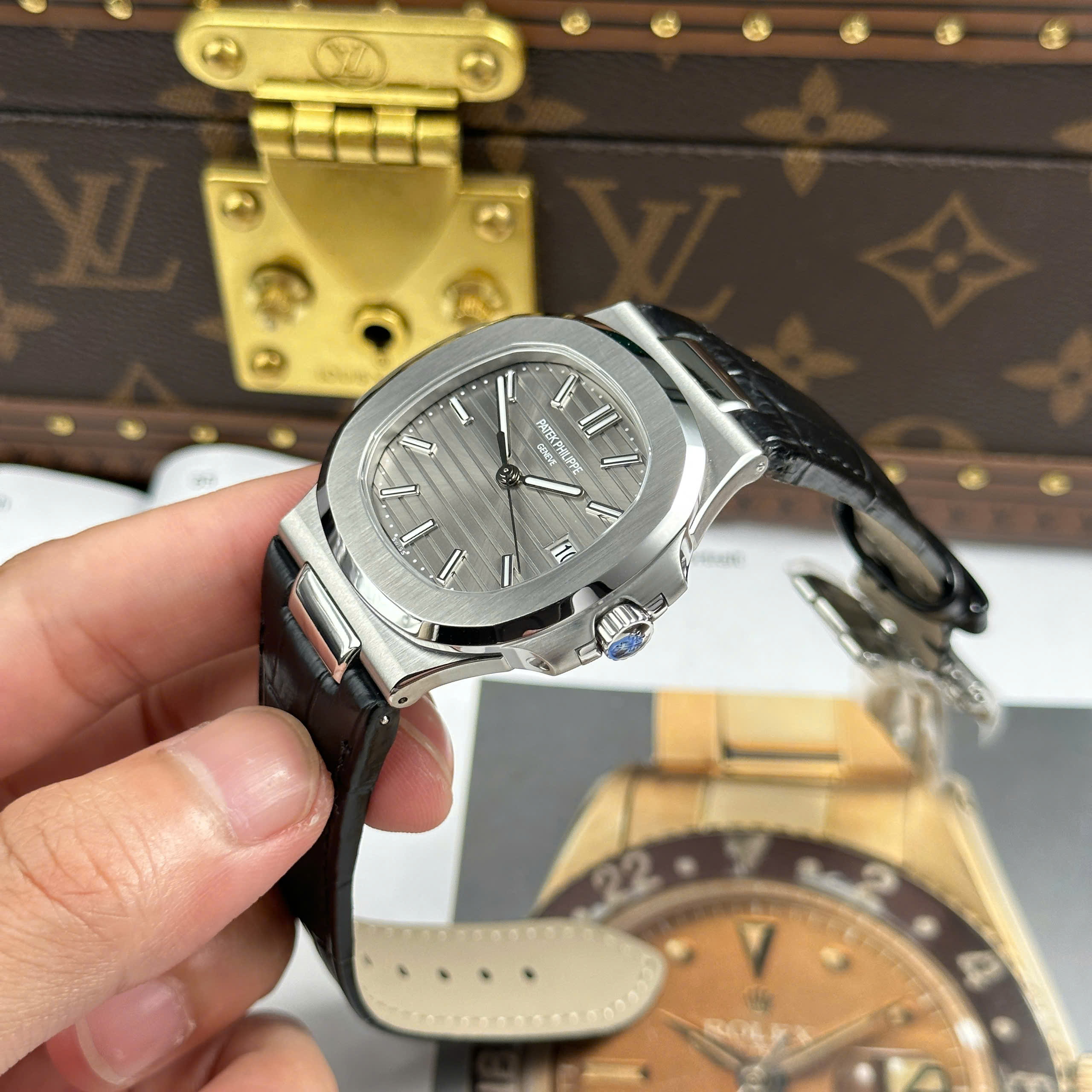 Patek Philippe Nautilus 5711 Best Replica Watch Grey Dial Black Leather Strap BBF Factory 40mm (12)