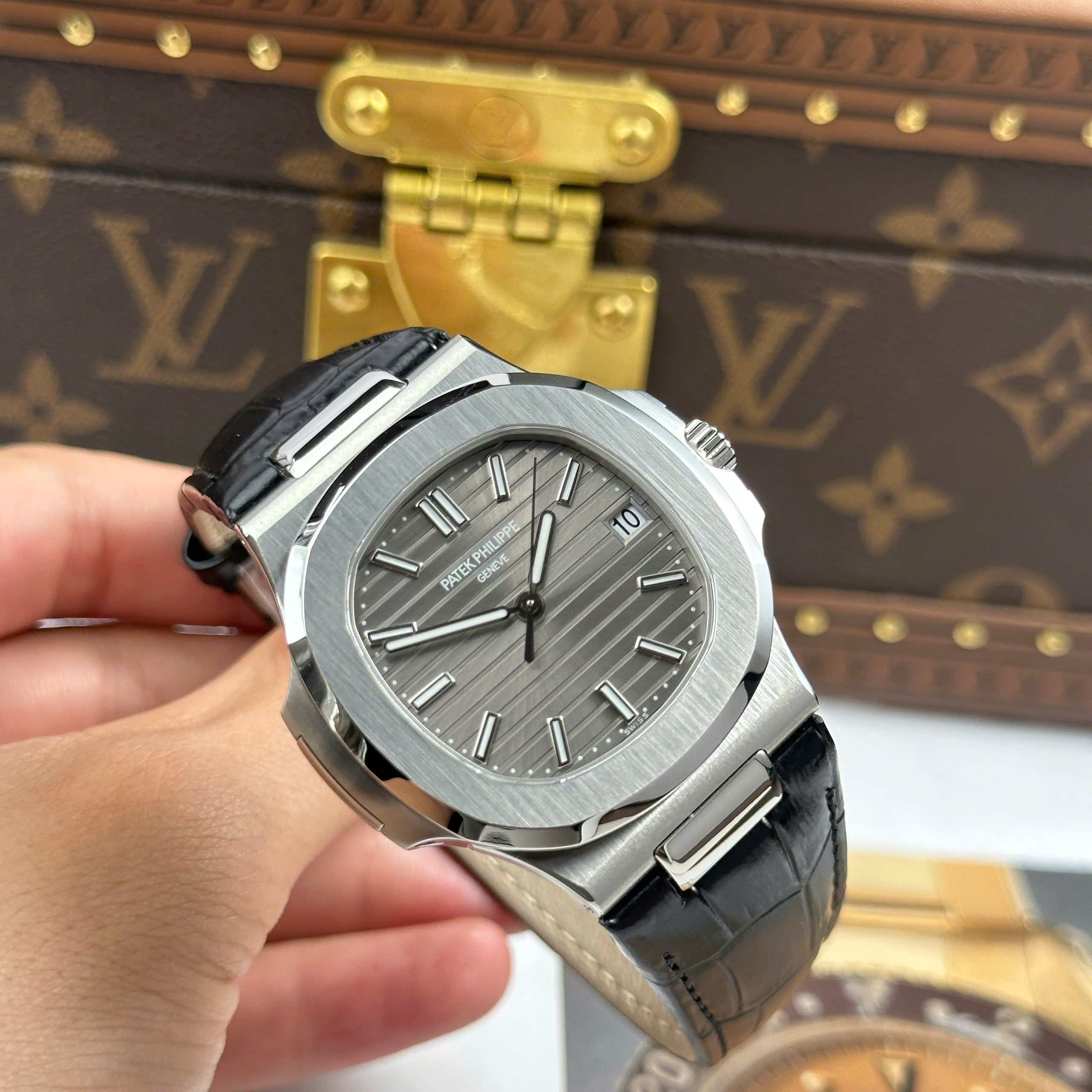 Patek Philippe Nautilus 5711 Best Replica Watch Grey Dial Black Leather Strap BBF Factory 40mm (13)