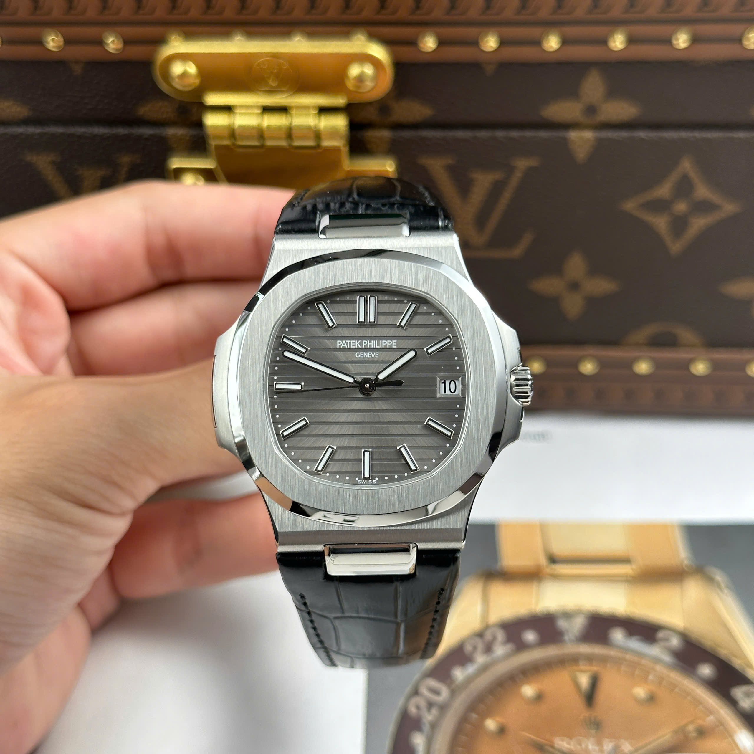Patek Philippe Nautilus 5711 Best Replica Watch Grey Dial Black Leather Strap BBF Factory 40mm (14)