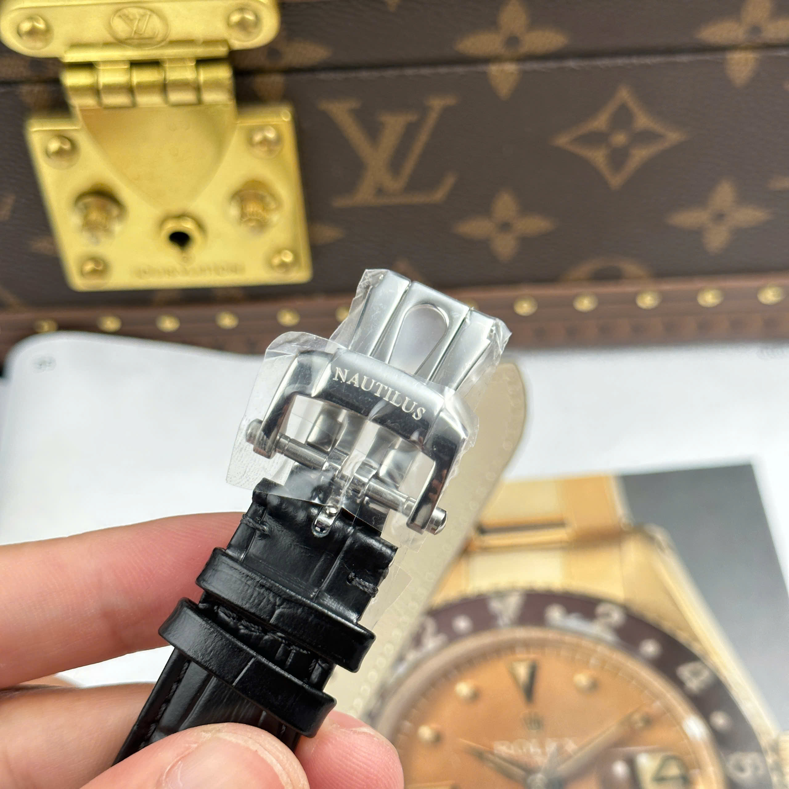 Patek Philippe Nautilus 5711 Best Replica Watch Grey Dial Black Leather Strap BBF Factory 40mm (2)