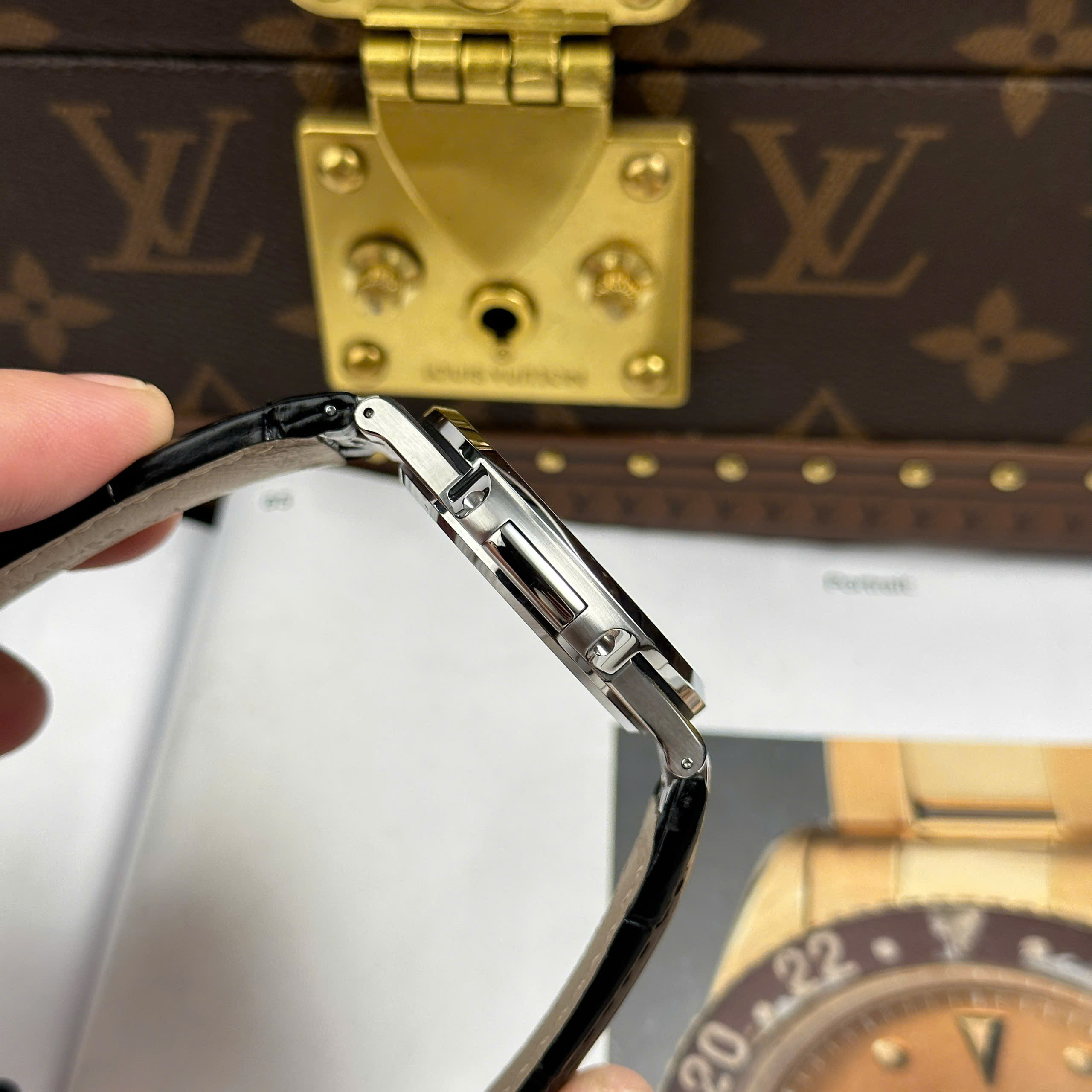 Patek Philippe Nautilus 5711 Best Replica Watch Grey Dial Black Leather Strap BBF Factory 40mm (5)