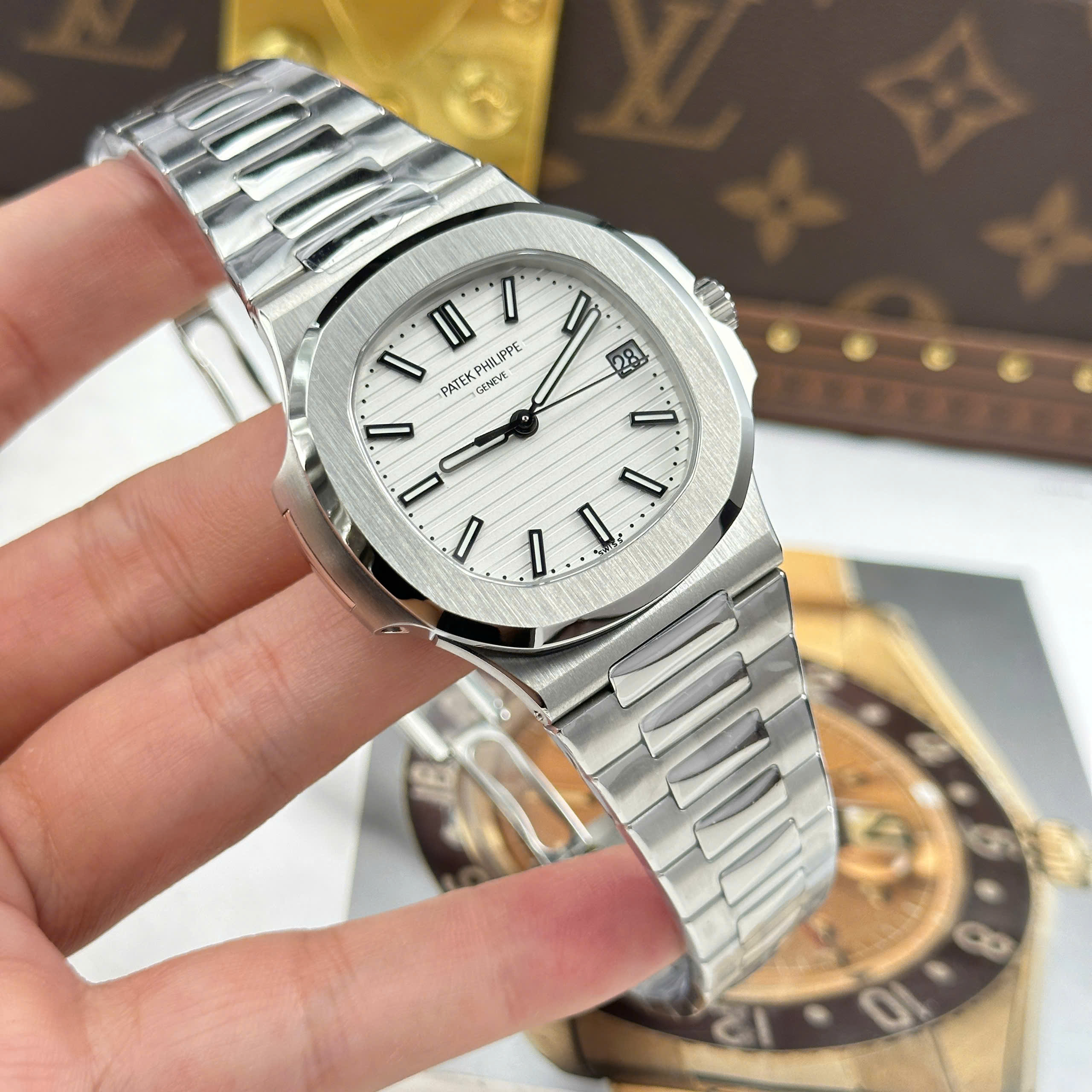 Patek Philippe Nautilus 5711 Imitation Luxury Watch White Dial Stainless Steel BBF Factory 40mm (12)