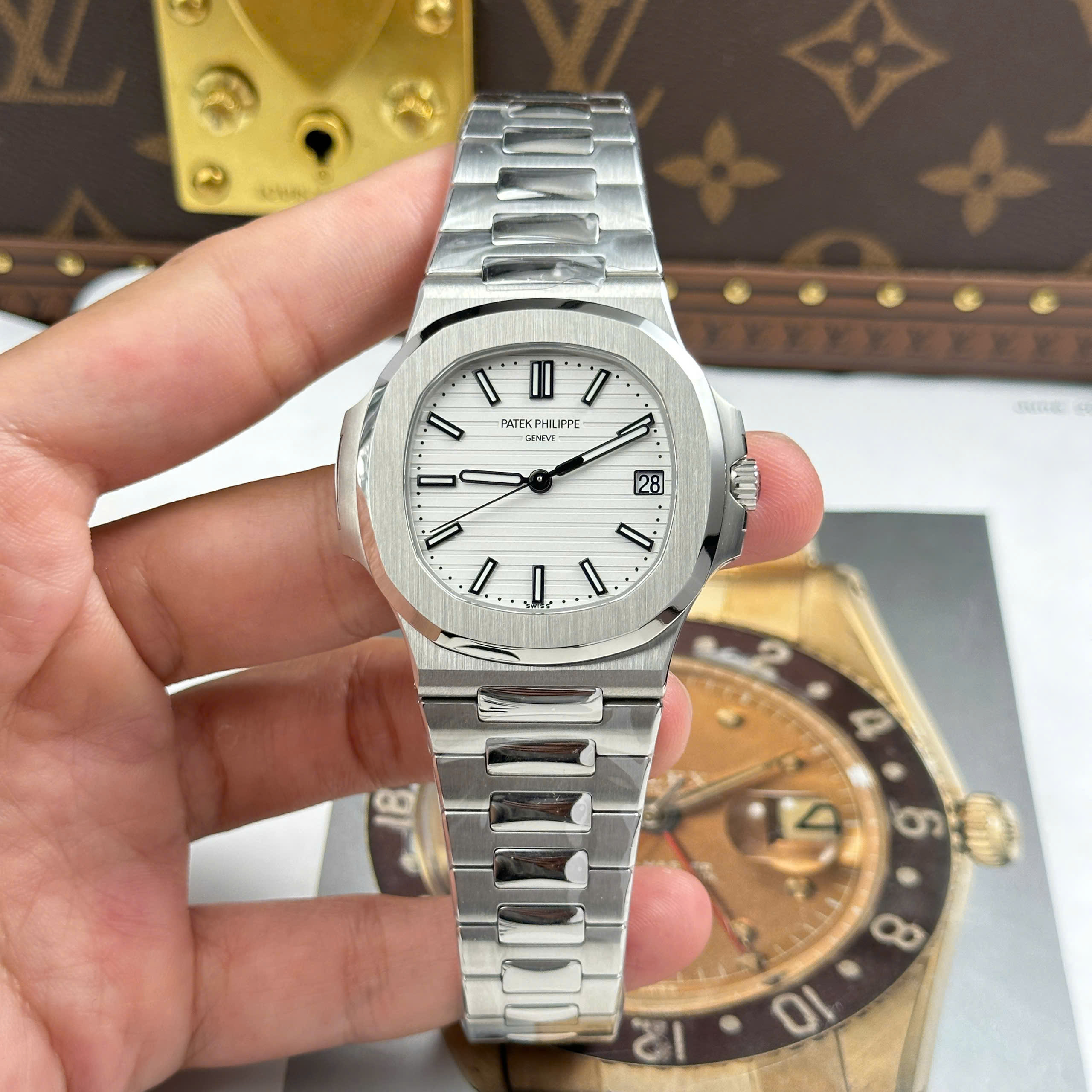 Patek Philippe Nautilus 5711 Imitation Luxury Watch White Dial Stainless Steel BBF Factory 40mm (13)