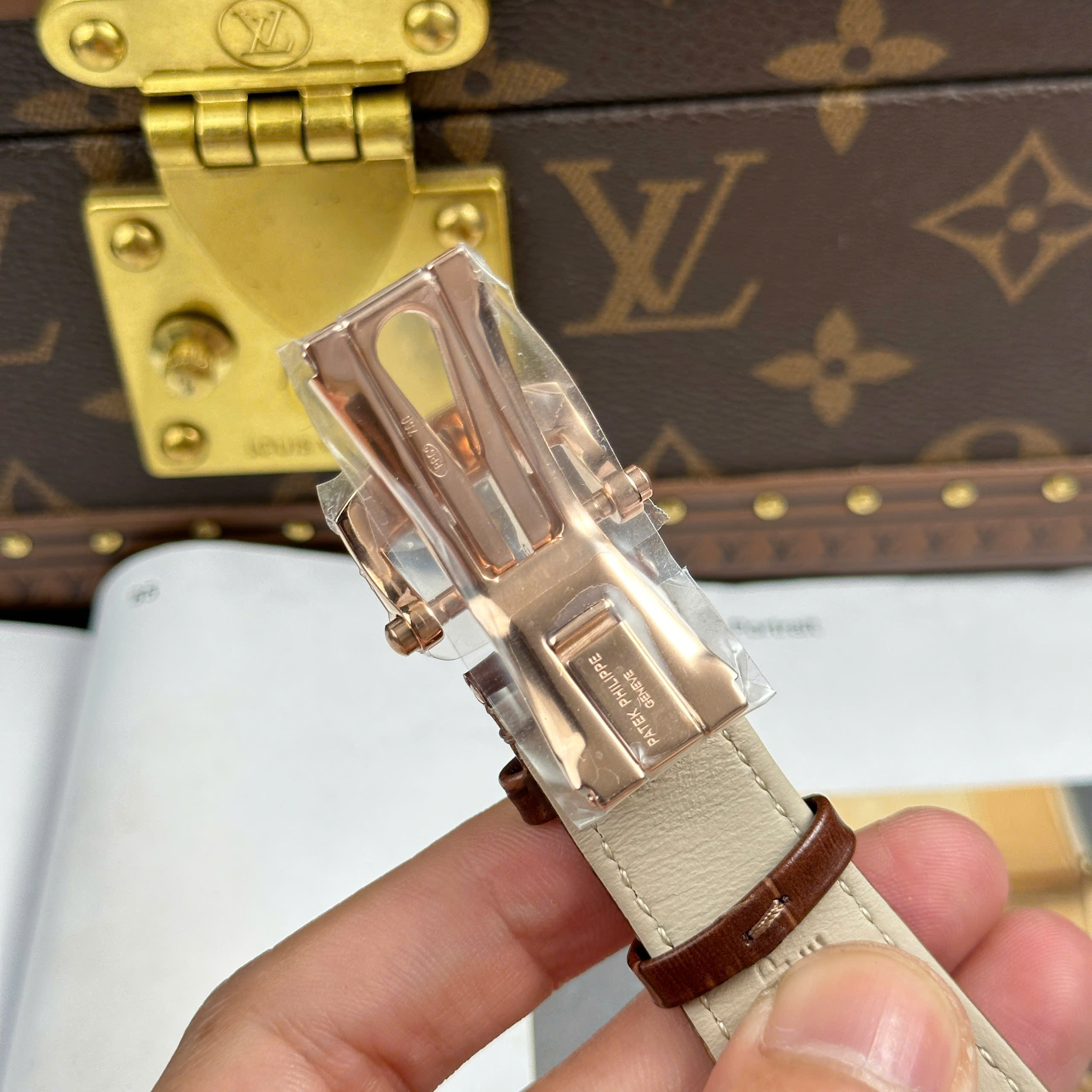 Patek Philippe Nautilus 5711 Imitation Luxury Watches Rose Gold Plate Grey Dial Brown Leather Strap BBF Factory 40mm (1)