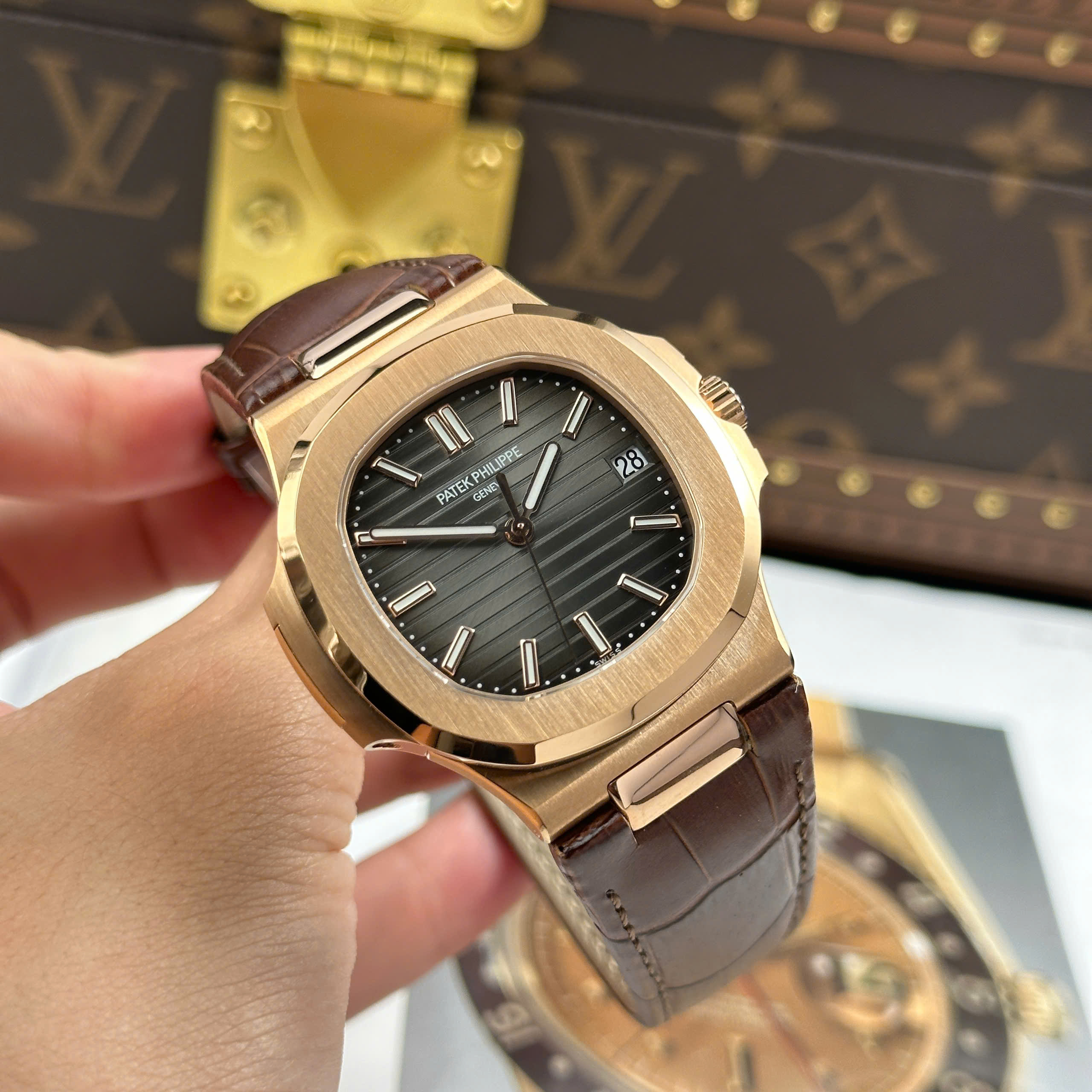 Patek Philippe Nautilus 5711 Imitation Luxury Watches Rose Gold Plate Grey Dial Brown Leather Strap BBF Factory 40mm (12)