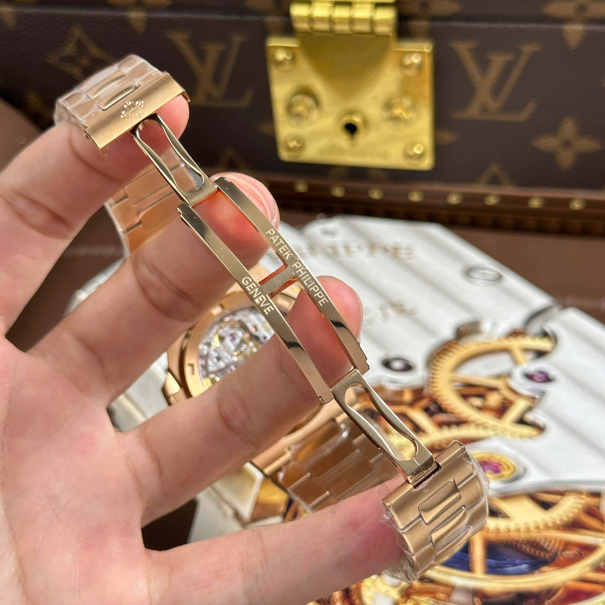 Patek Philippe Nautilus 5711 Luxury Replica Watch Rose Gold Plate Brown Chocolate Dial BBF Factory 40mm (3)