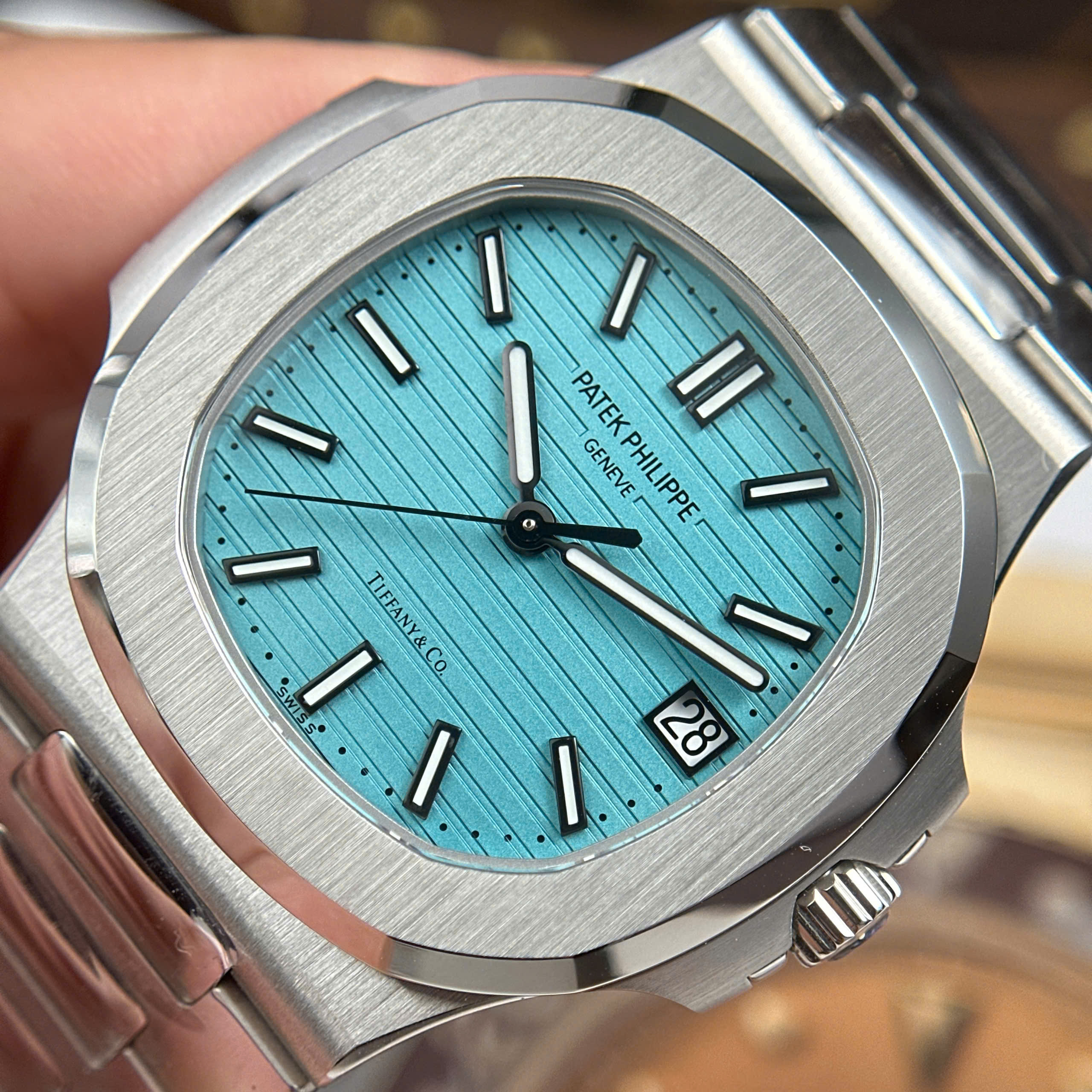 Patek Philippe Nautilus 5712 Good Imitation Watch Blue Tiffany Stainless Steel BBF Factory 40mm (10)