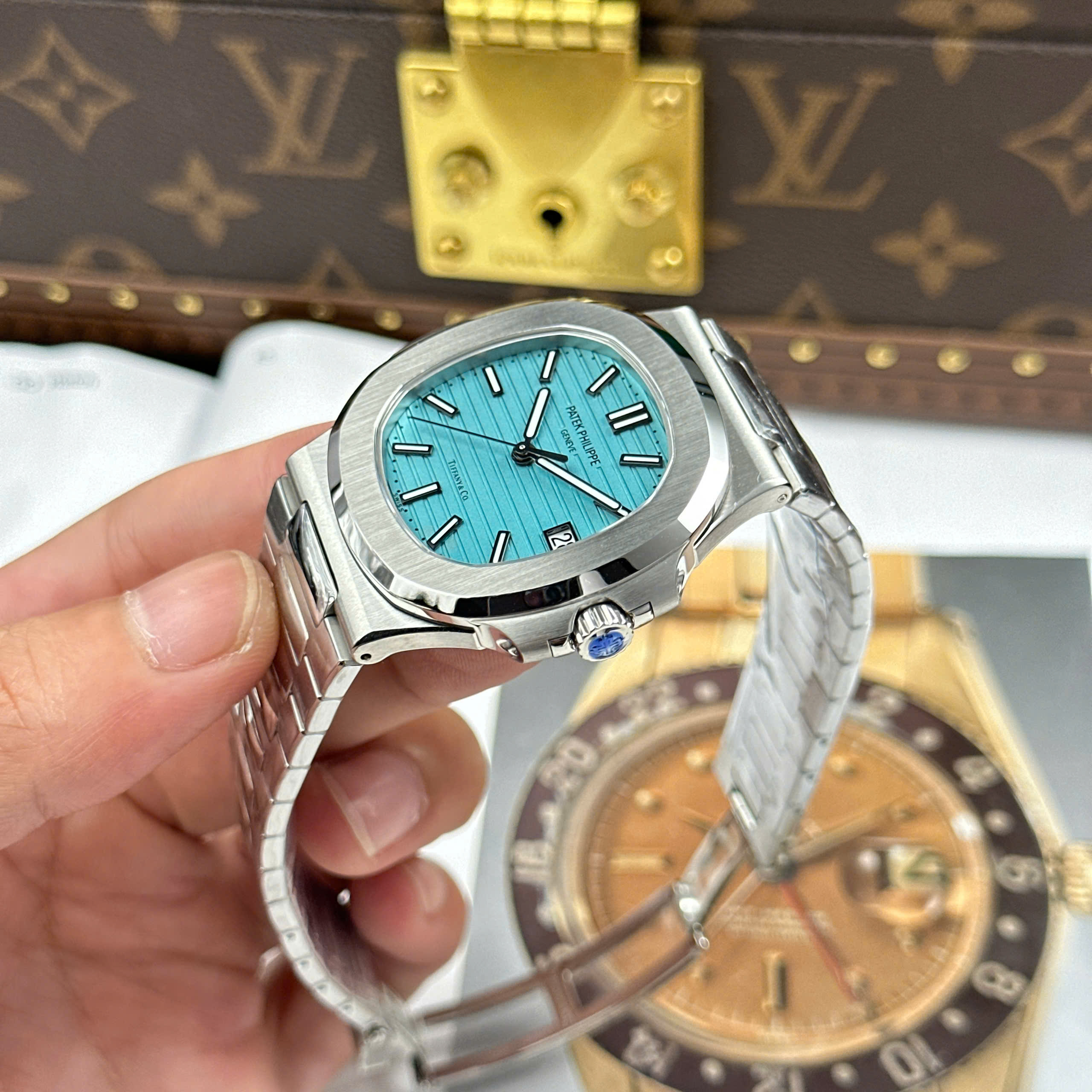 Patek Philippe Nautilus 5712 Good Imitation Watch Blue Tiffany Stainless Steel BBF Factory 40mm (12)
