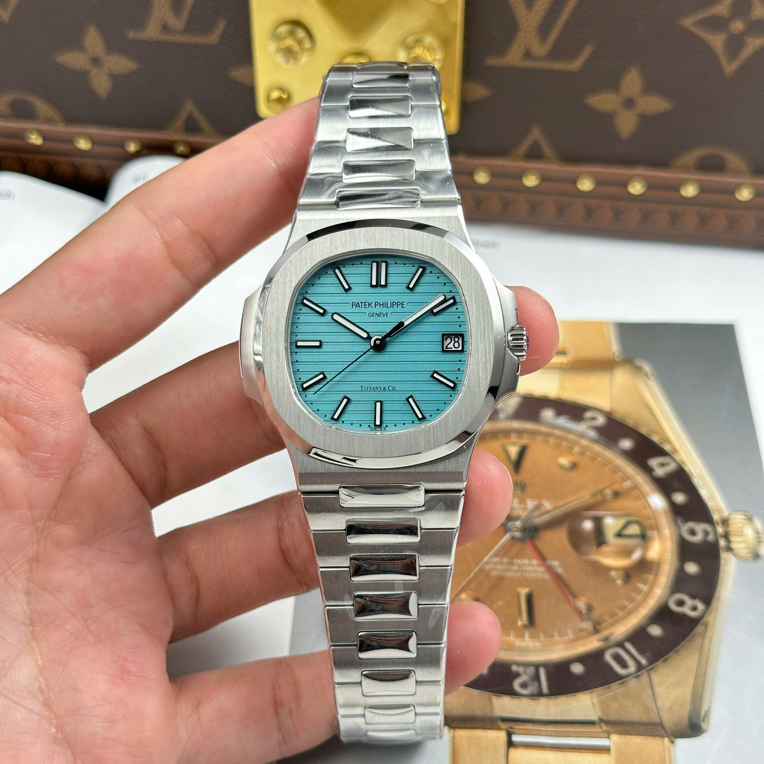 Patek Philippe Nautilus 5712 Good Imitation Watch Blue Tiffany Stainless Steel BBF Factory 40mm (14)